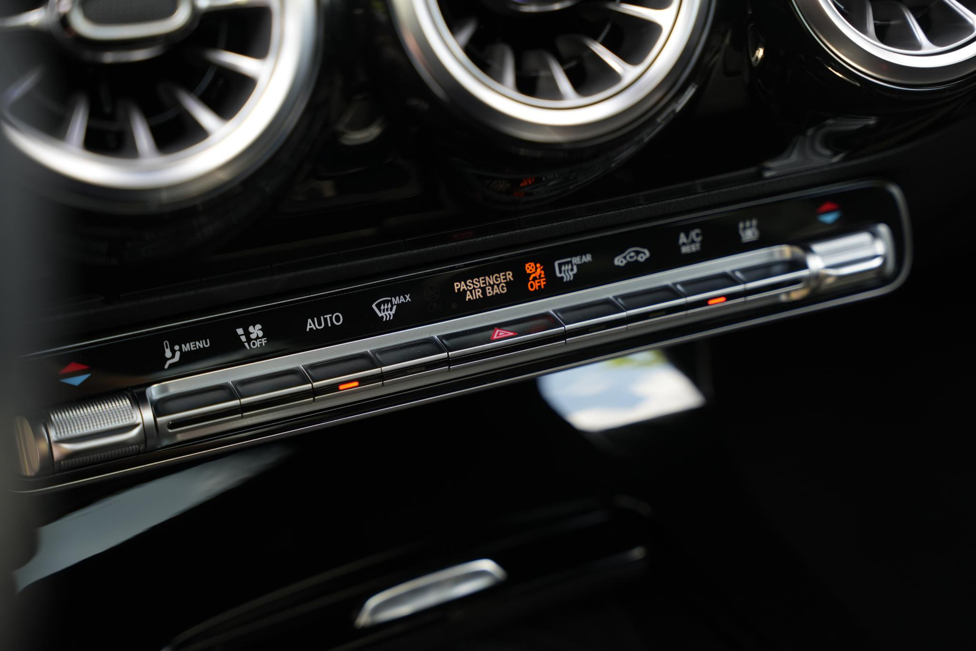 Mercedes-Benz A-Klasse 250 4MATIC AMG Line 2025 POLAR WHITE - STANDARD FINISH (149U) 15