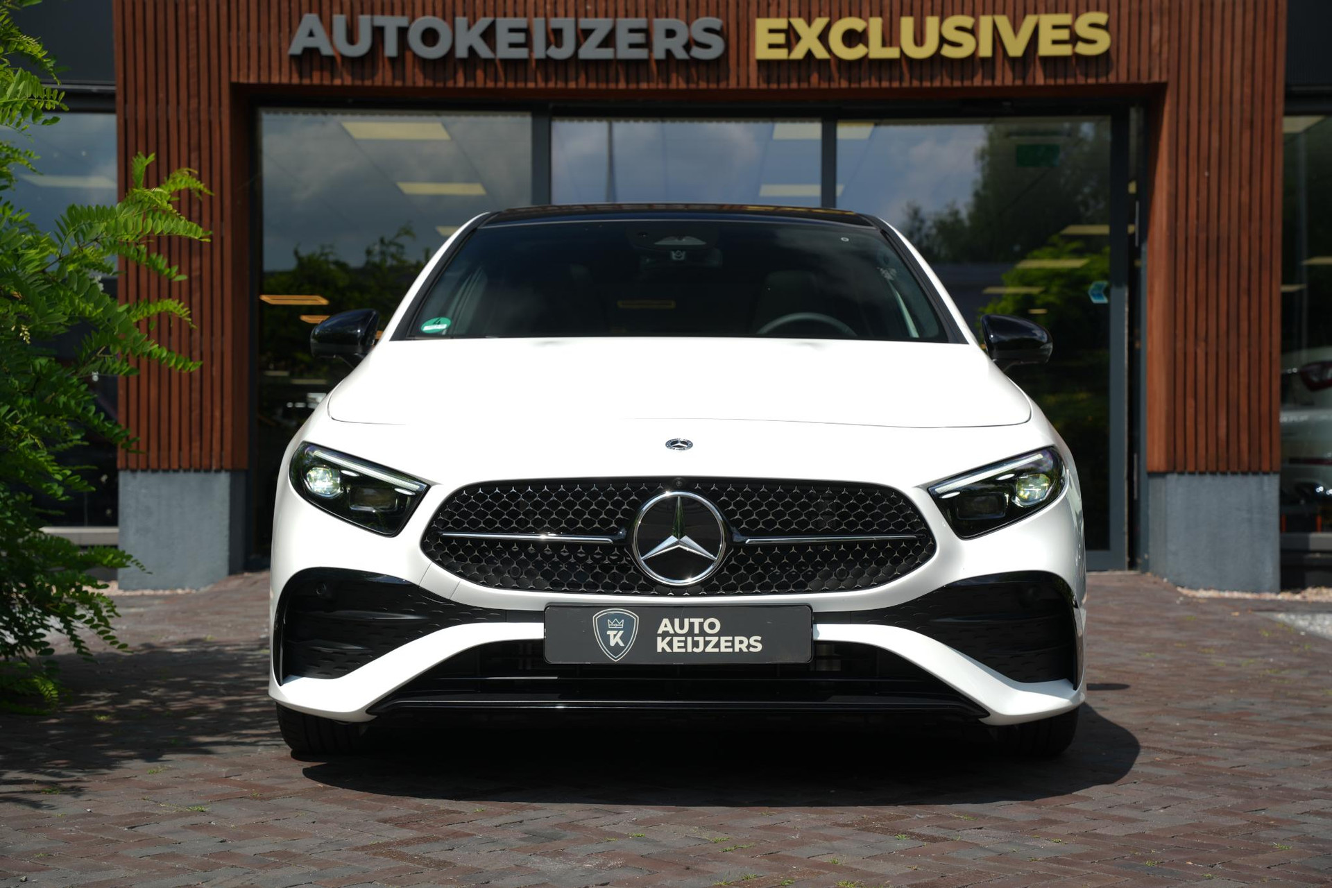 Mercedes-Benz A-Klasse 250 4MATIC AMG Line 2025 POLAR WHITE - STANDARD FINISH (149U) 2