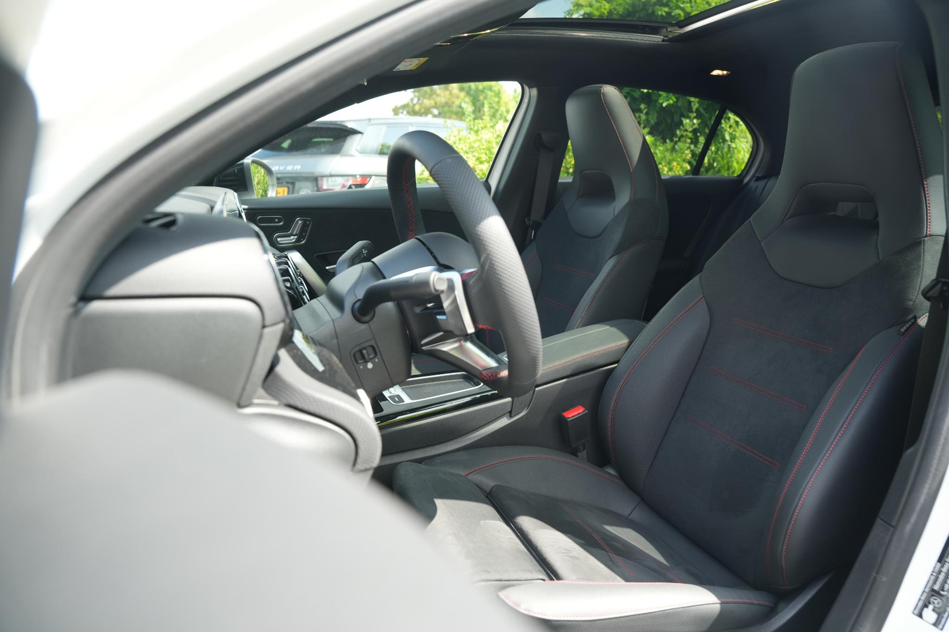 Mercedes-Benz A-Klasse 250 4MATIC AMG Line 2025 POLAR WHITE - STANDARD FINISH (149U) 25