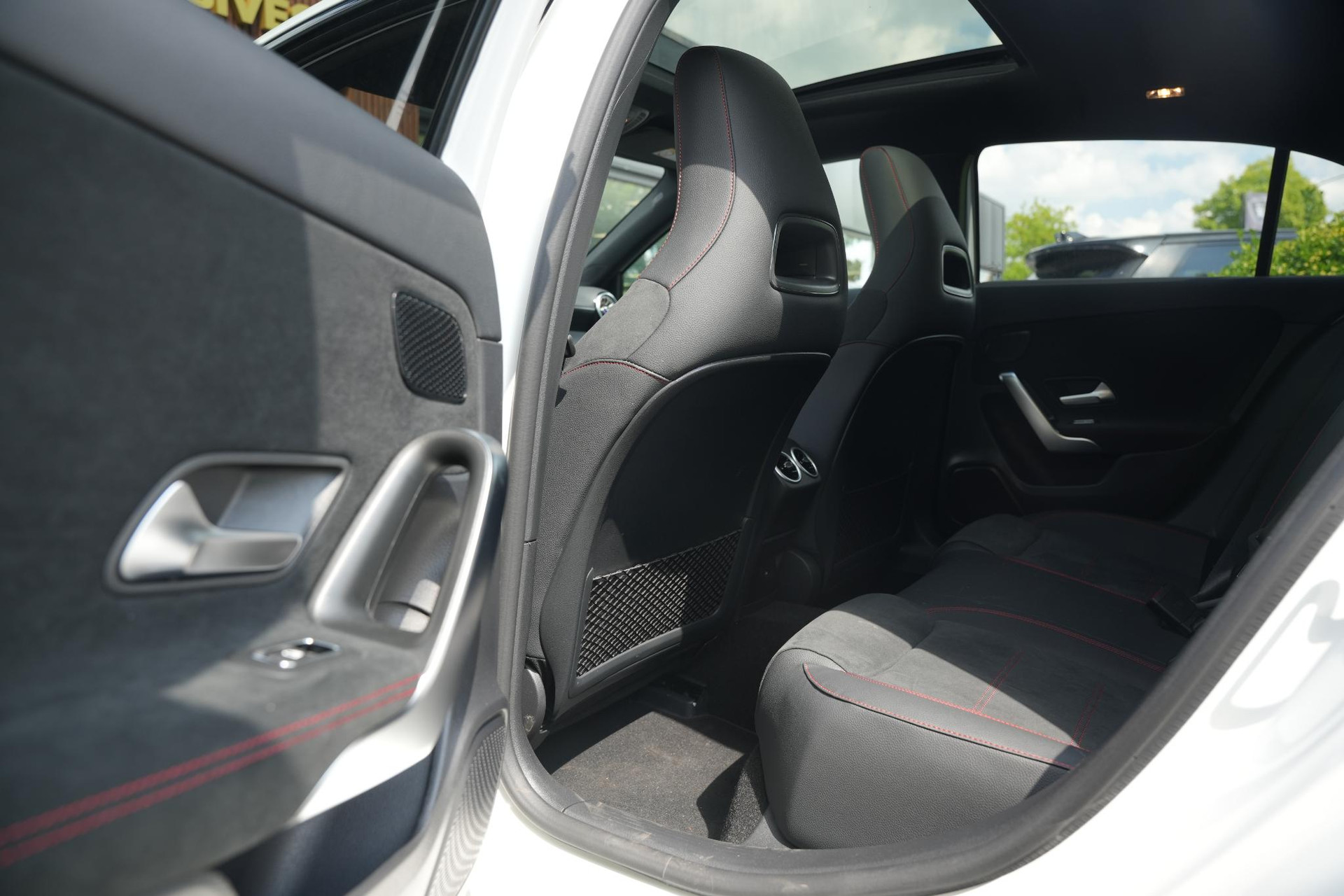 Mercedes-Benz A-Klasse 250 4MATIC AMG Line 2025 POLAR WHITE - STANDARD FINISH (149U) 27