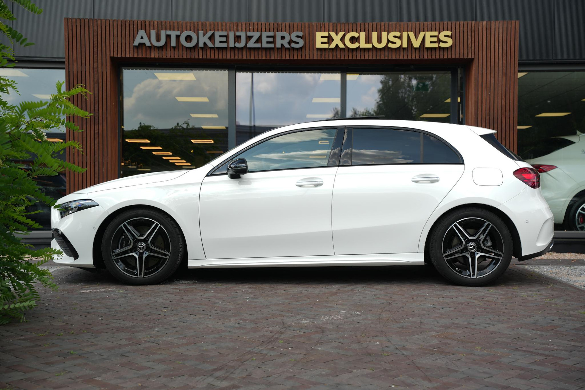 Mercedes-Benz A-Klasse 250 4MATIC AMG Line 2025 POLAR WHITE - STANDARD FINISH (149U) 4