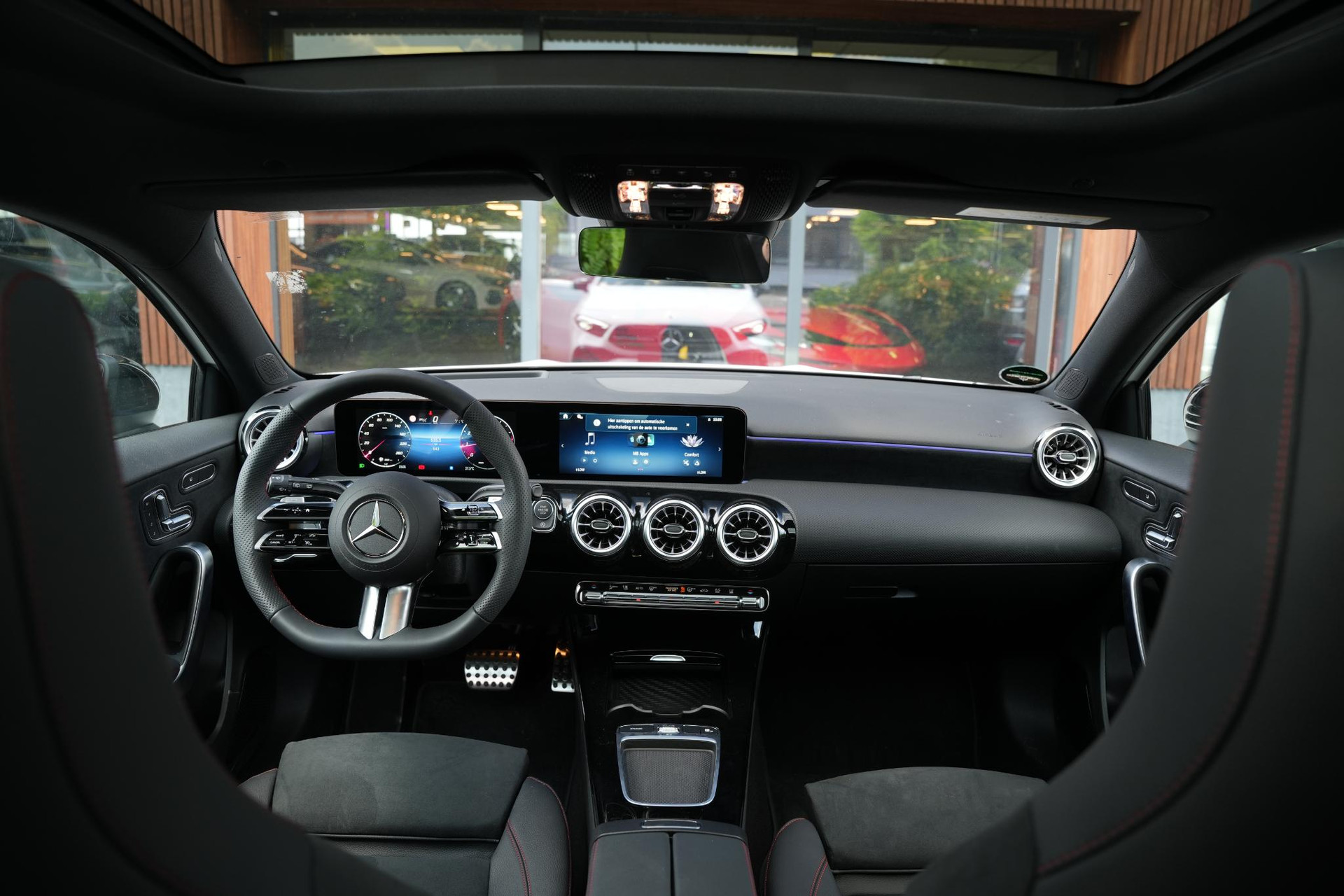 Mercedes-Benz A-Klasse 250 4MATIC AMG Line 2025 POLAR WHITE - STANDARD FINISH (149U) 9
