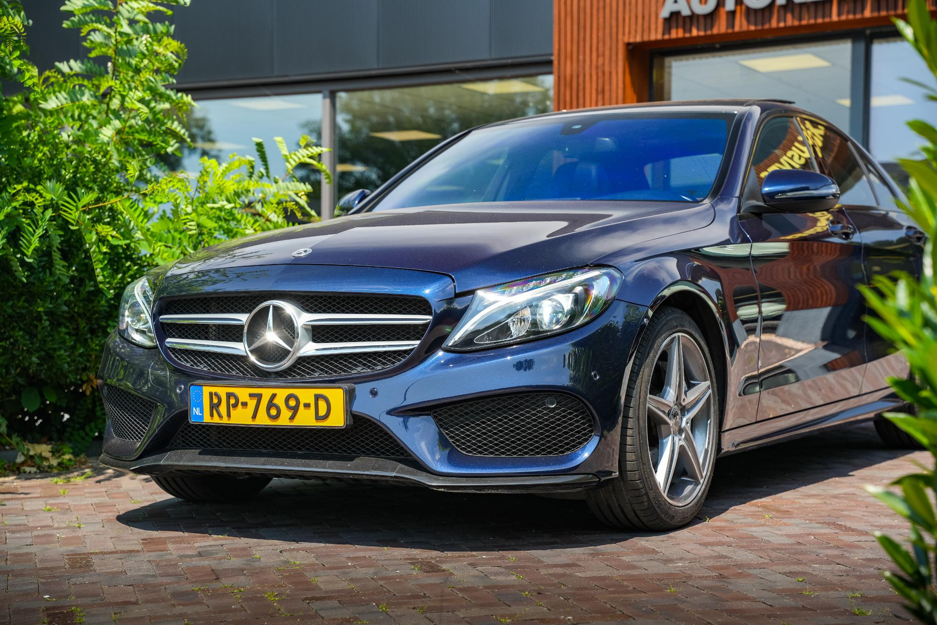 Mercedes-Benz C-Klasse 180 Business Solution AMG 2018 CAVANSITE BLUE METALLIC FINISH (890U) 13