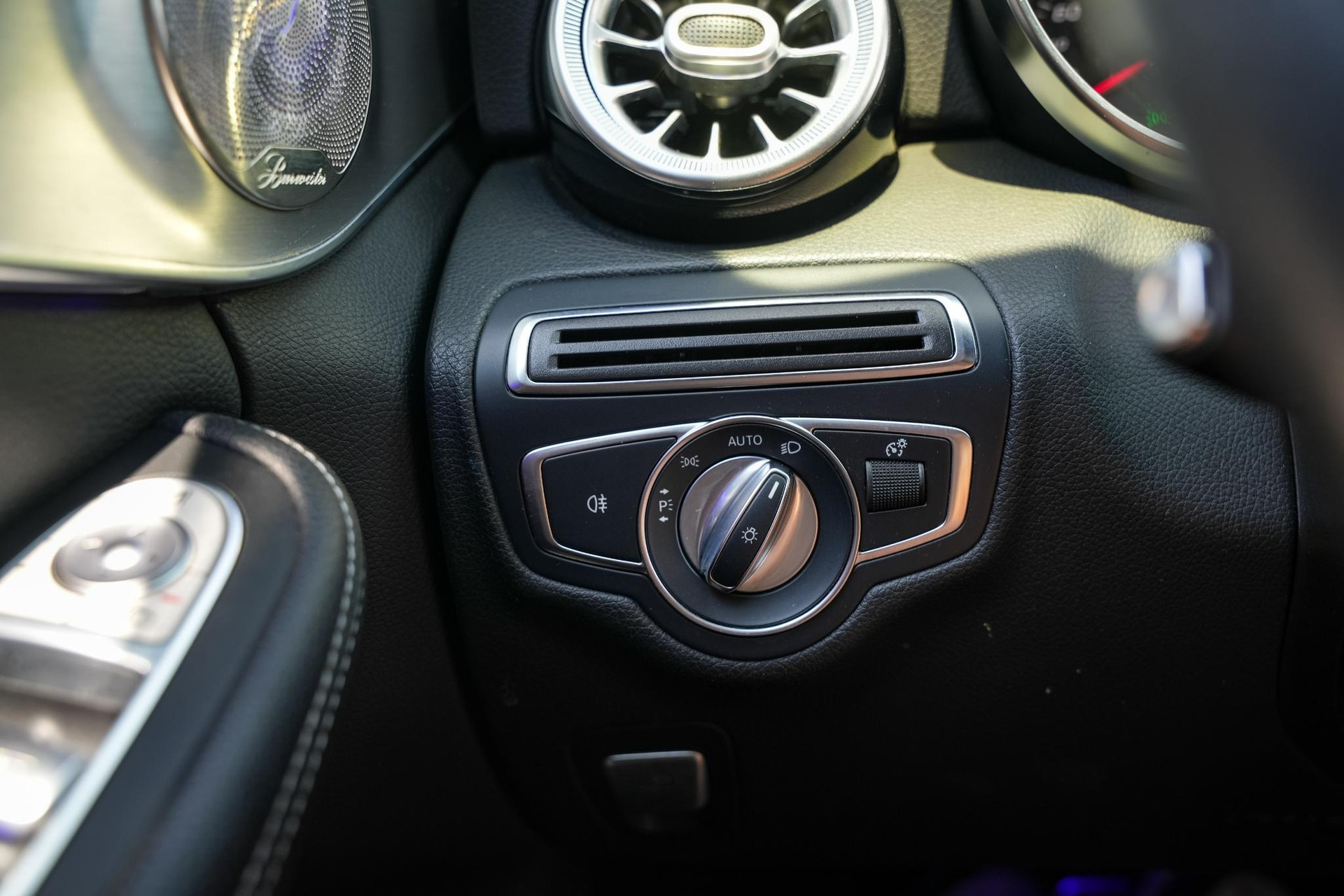 Mercedes-Benz C-Klasse 180 Business Solution AMG 2018 CAVANSITE BLUE METALLIC FINISH (890U) 22
