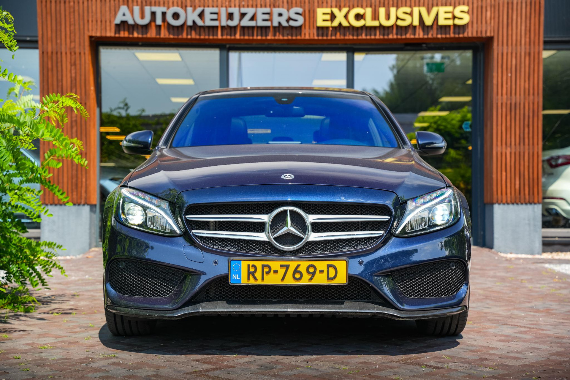 Mercedes-Benz C-Klasse 180 Business Solution AMG 2018 CAVANSITE BLUE METALLIC FINISH (890U) 3