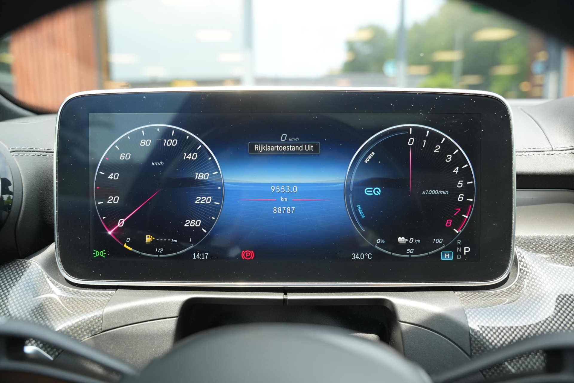 Mercedes-Benz C-Klasse 300 e AMG Line Limited 2022 Opalite white - Metallic finish (885U) 12