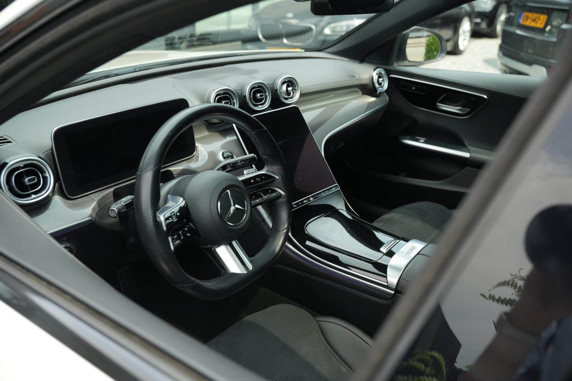 Mercedes-Benz C-Klasse 300 e AMG Line Limited 2022 Opalite white - Metallic finish (885U) 19