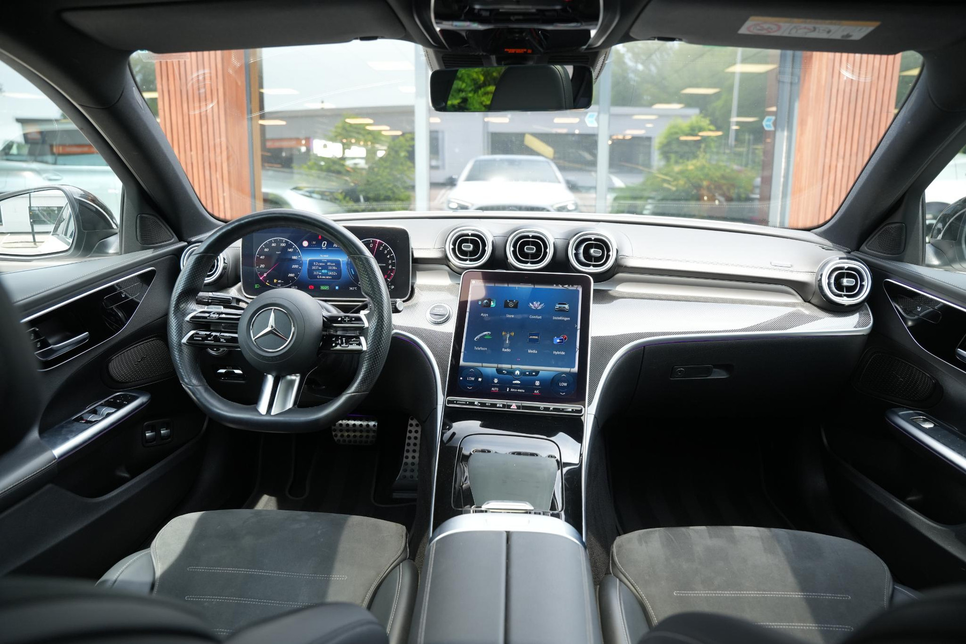 Mercedes-Benz C-Klasse 300 e AMG Line Limited 2022 Opalite white - Metallic finish (885U) 2
