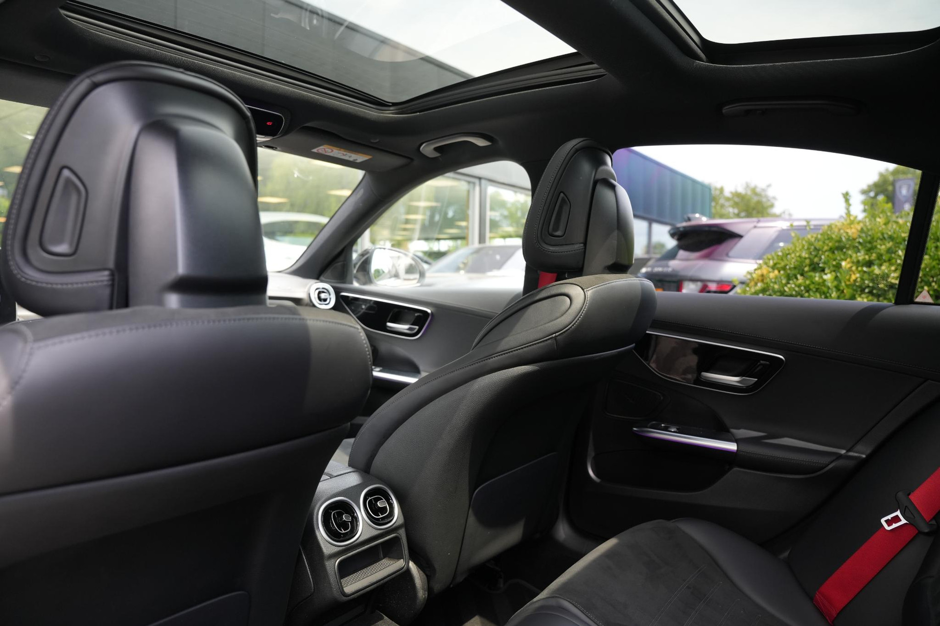 Mercedes-Benz C-Klasse 300 e AMG Line Limited 2022 Opalite white - Metallic finish (885U) 20