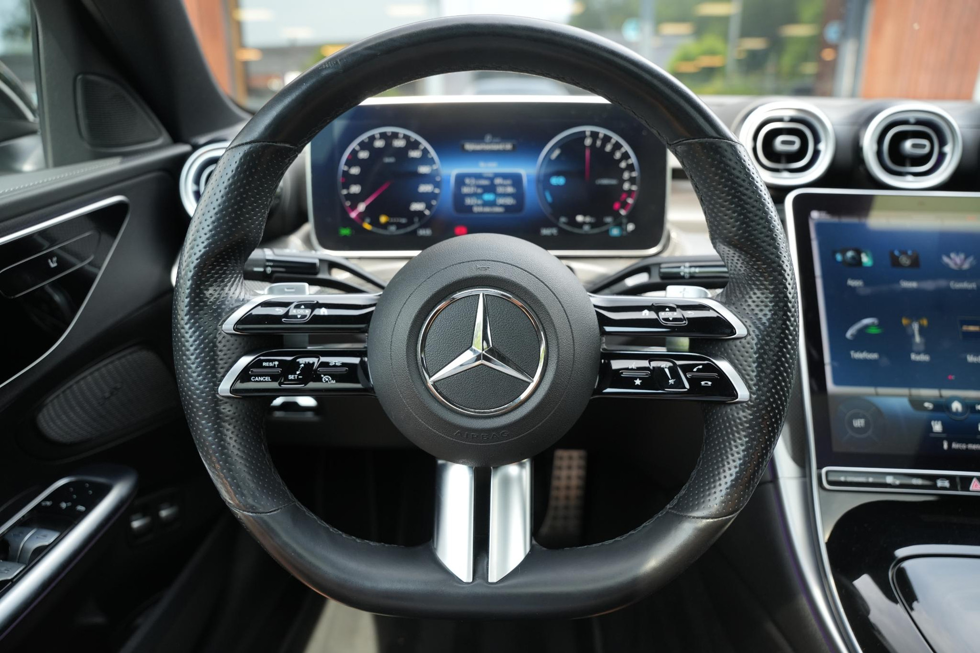 Mercedes-Benz C-Klasse 300 e AMG Line Limited 2022 Opalite white - Metallic finish (885U) 8