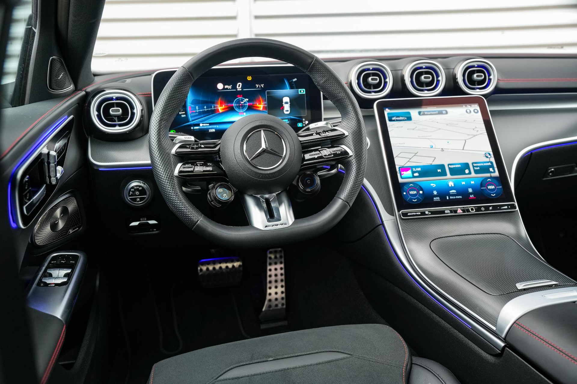 Mercedes-Benz C-Klasse AMG 43 4MATIC 2024 Obsidian black - metallic finish (197U) 10