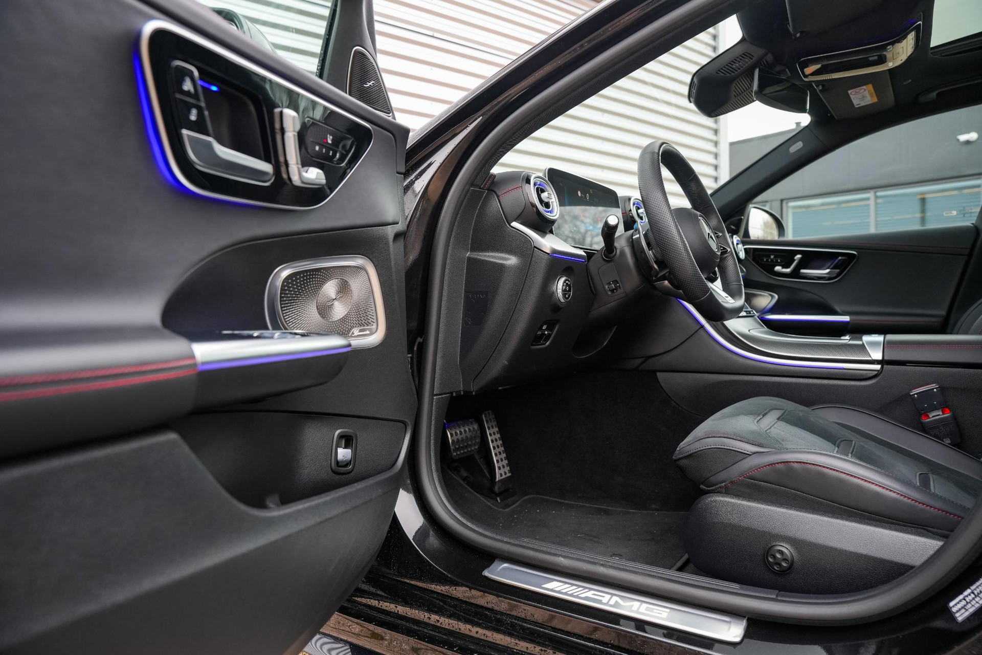 Mercedes-Benz C-Klasse AMG 43 4MATIC 2024 Obsidian black - metallic finish (197U) 11