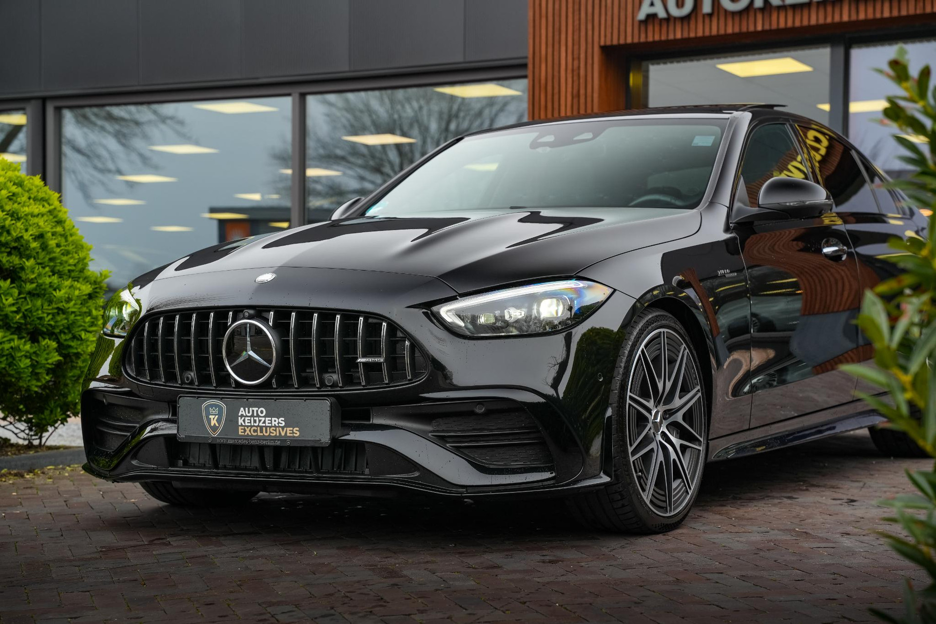 Mercedes-Benz C-Klasse AMG 43 4MATIC 2024 Obsidian black - metallic finish (197U) 3