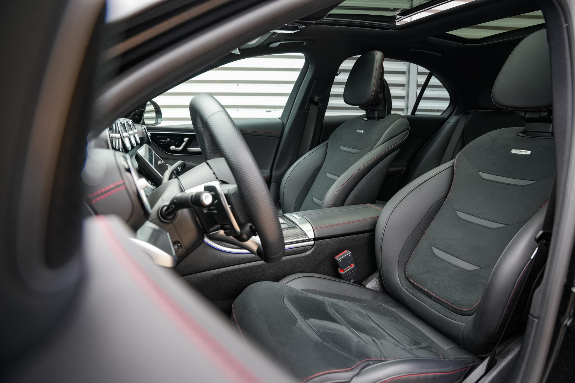 Mercedes-Benz C-Klasse AMG 43 4MATIC 2024 Obsidian black - metallic finish (197U) 30