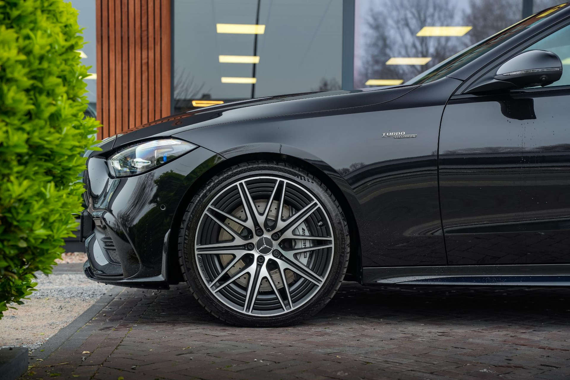Mercedes-Benz C-Klasse AMG 43 4MATIC 2024 Obsidian black - metallic finish (197U) 5
