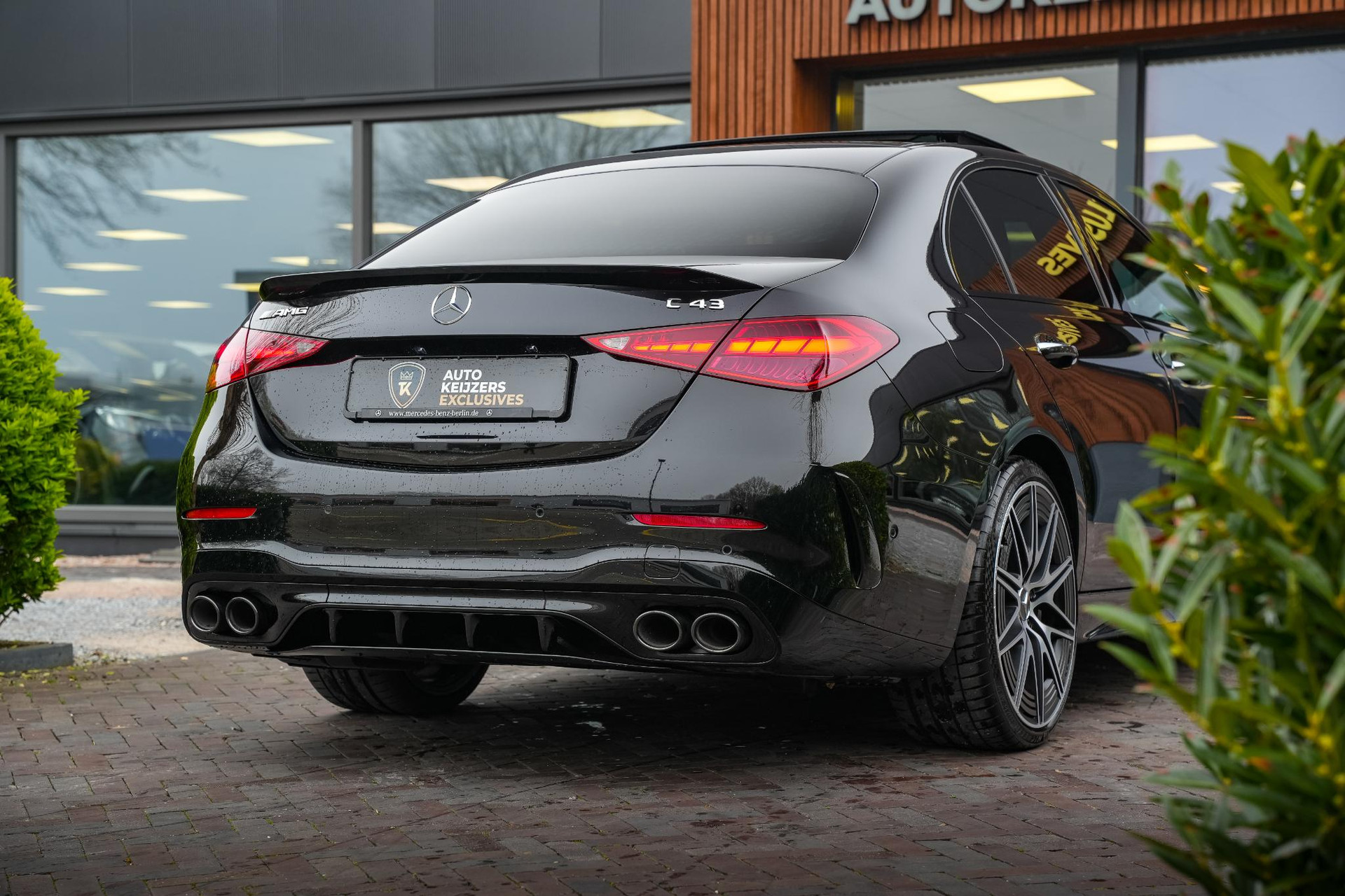Mercedes-Benz C-Klasse AMG 43 4MATIC 2024 Obsidian black - metallic finish (197U) 8