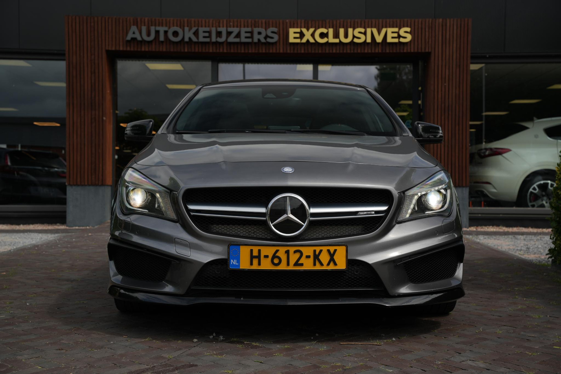Mercedes-Benz CLA-Klasse Shooting Brake AMG 45 4MATIC 2015 MOUNTAIN GRAY - METALLICH FINISH (787U) 3