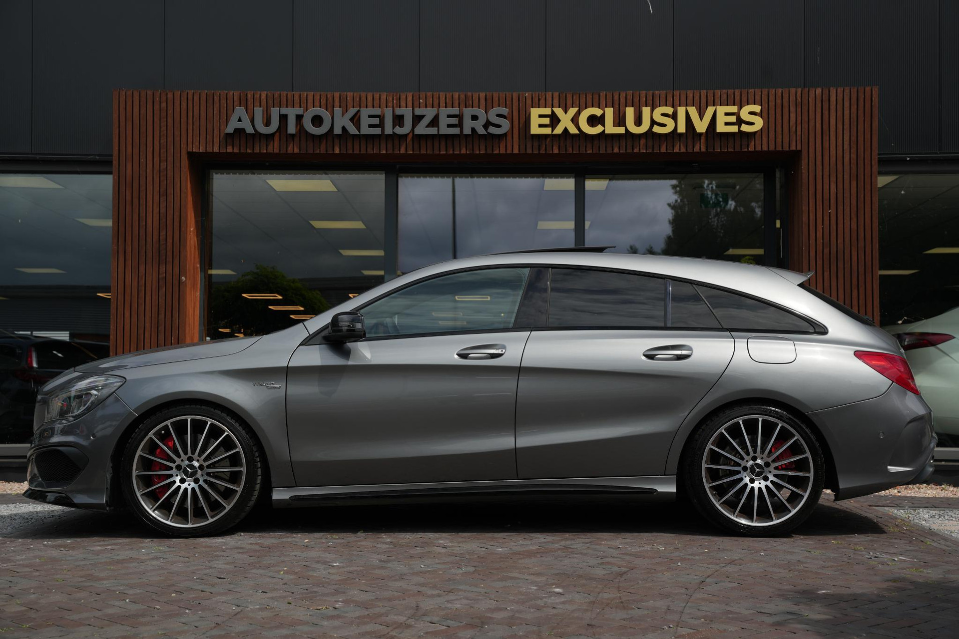 Mercedes-Benz CLA-Klasse Shooting Brake AMG 45 4MATIC 2015 MOUNTAIN GRAY - METALLICH FINISH (787U) 5