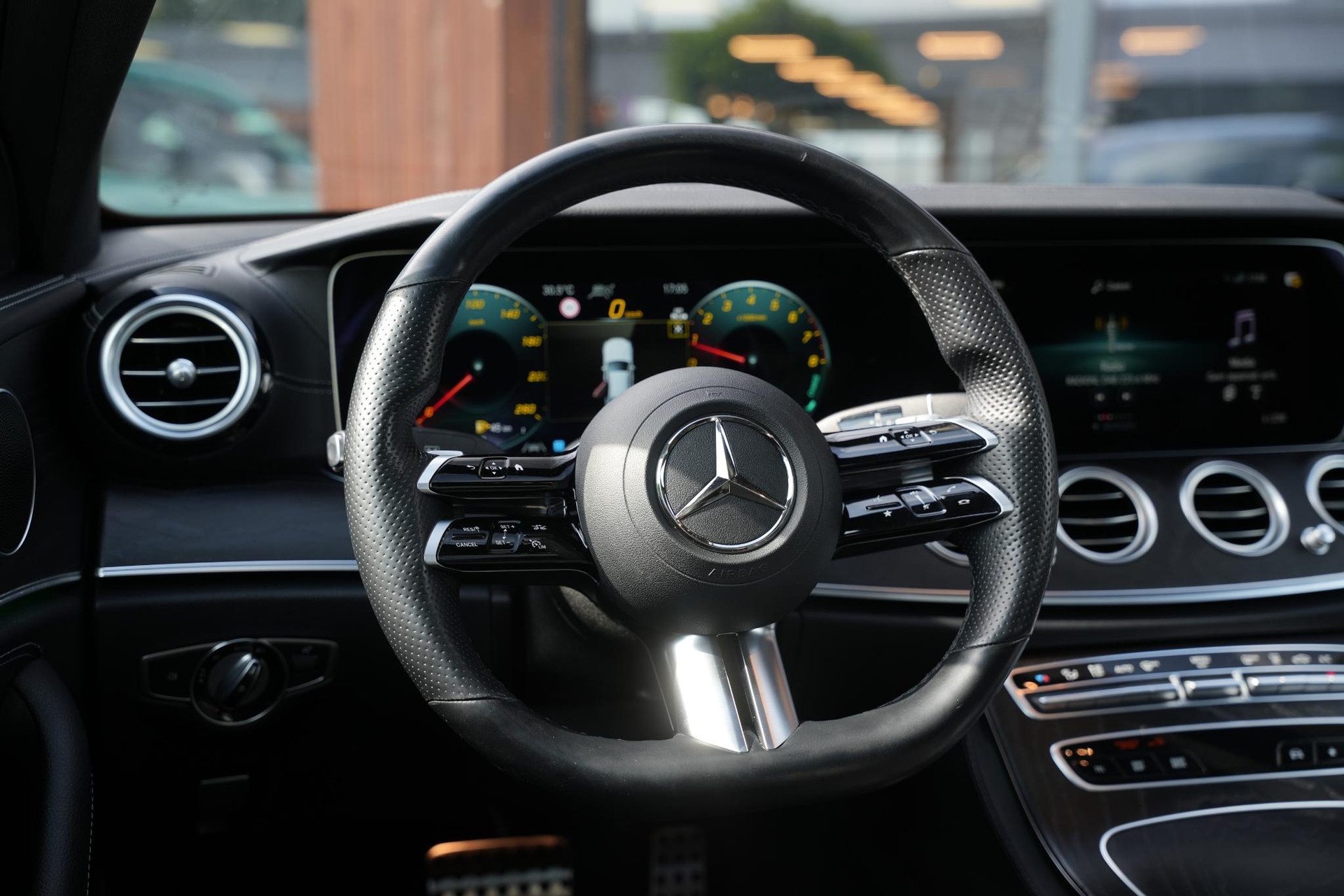 Mercedes-Benz E-Klasse 300 e AMG Line 2021 SELENITE GRAY - METALLIC FINISH (992U) 10
