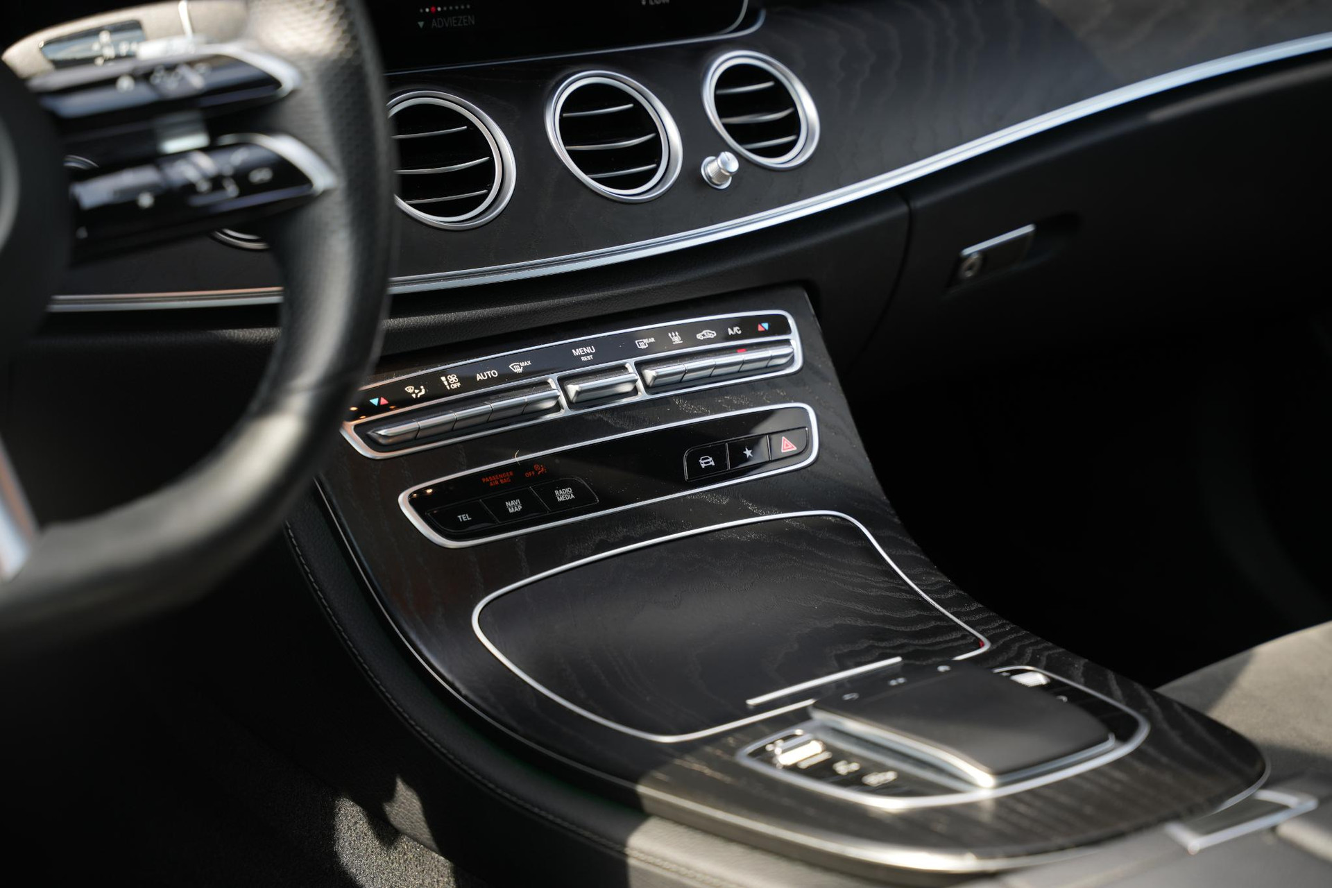Mercedes-Benz E-Klasse 300 e AMG Line 2021 SELENITE GRAY - METALLIC FINISH (992U) 12