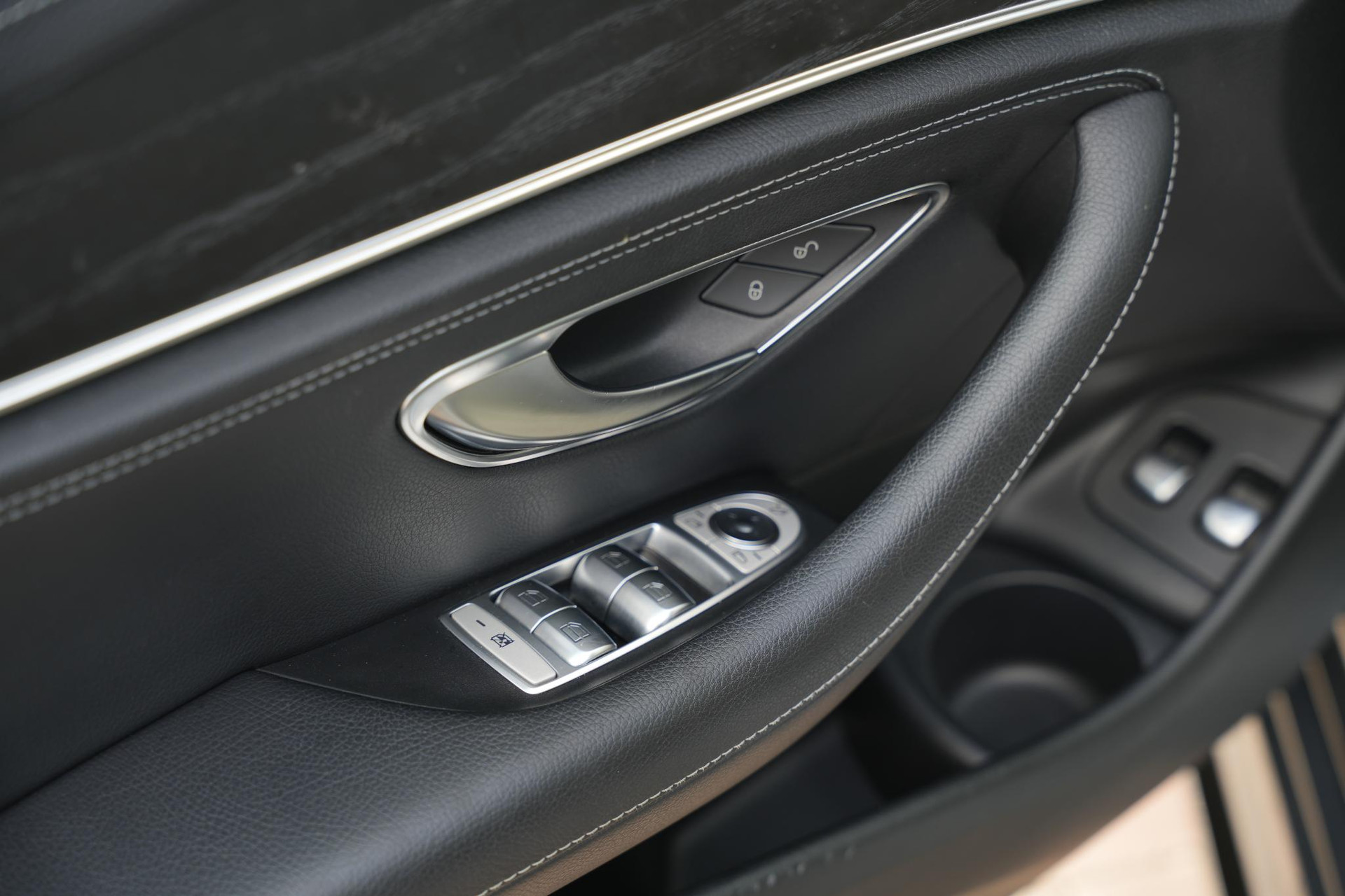 Mercedes-Benz E-Klasse 300 e AMG Line 2021 SELENITE GRAY - METALLIC FINISH (992U) 15