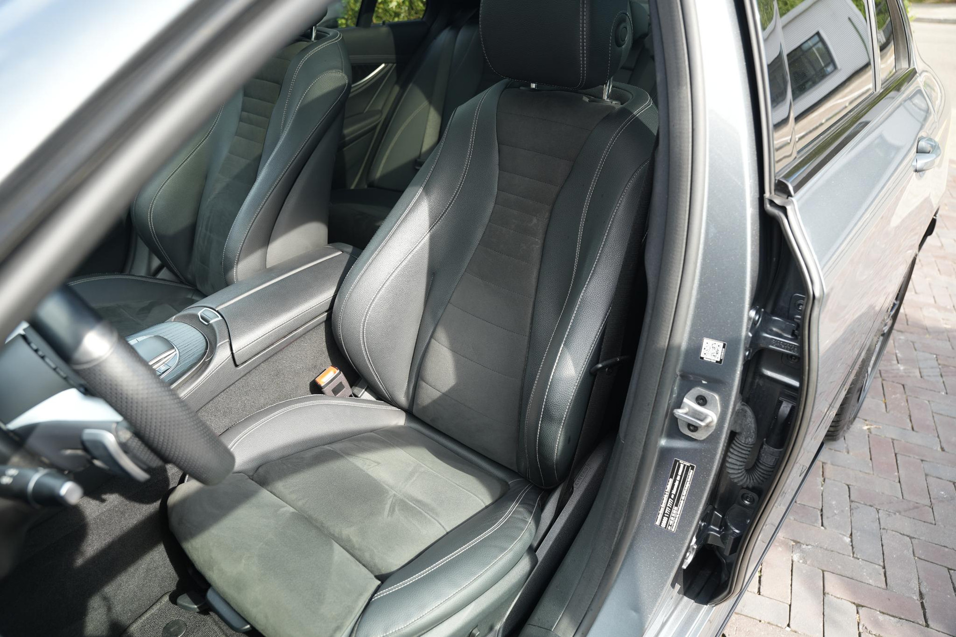 Mercedes-Benz E-Klasse 300 e AMG Line 2021 SELENITE GRAY - METALLIC FINISH (992U) 17