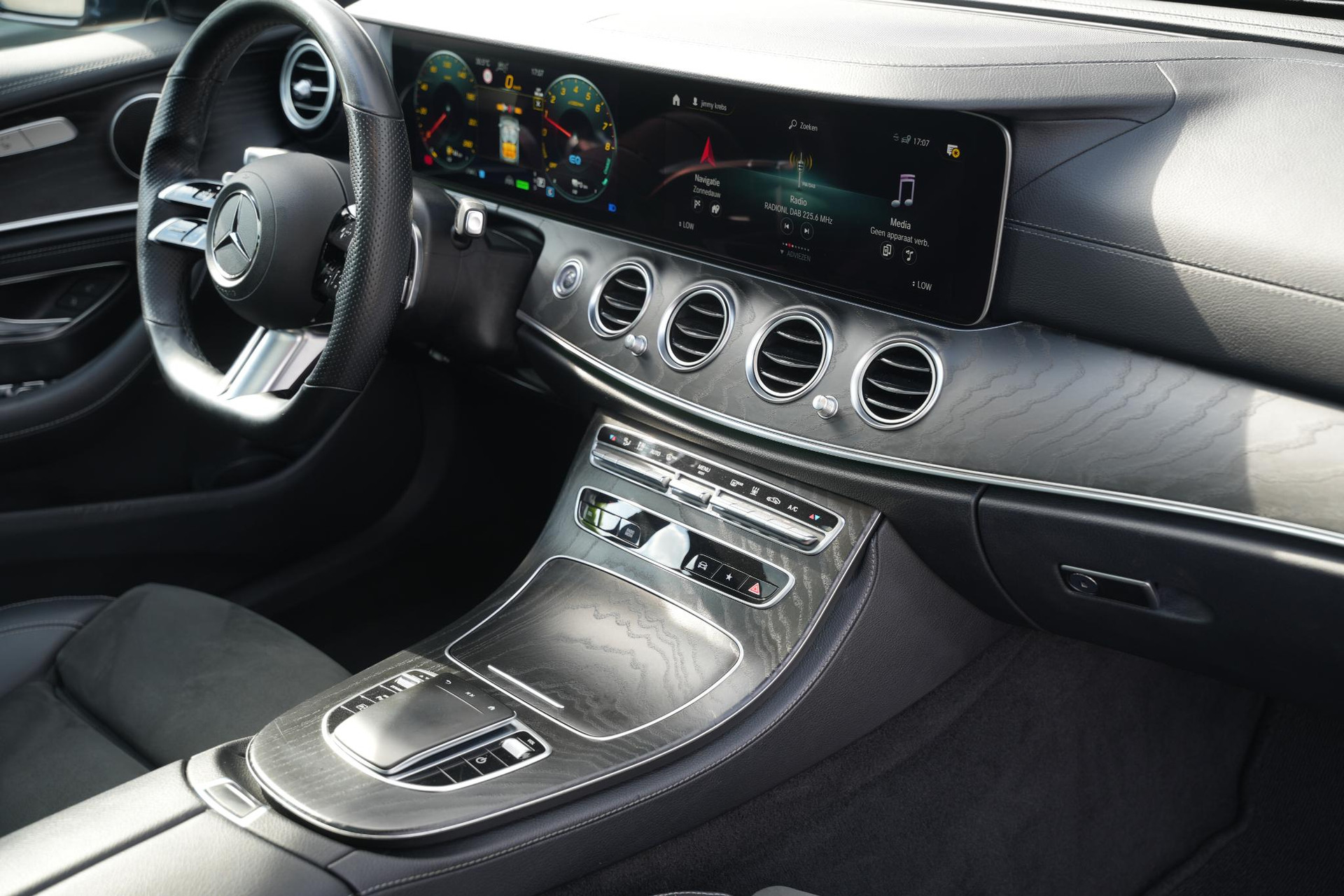 Mercedes-Benz E-Klasse 300 e AMG Line 2021 SELENITE GRAY - METALLIC FINISH (992U) 20