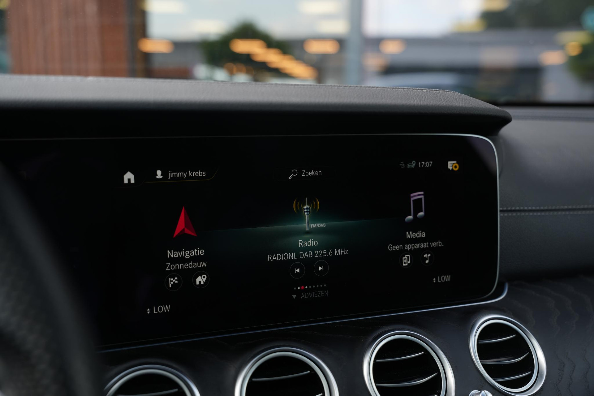 Mercedes-Benz E-Klasse 300 e AMG Line 2021 SELENITE GRAY - METALLIC FINISH (992U) 22