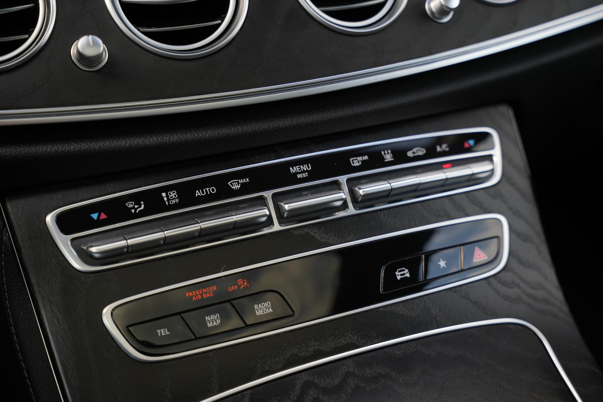 Mercedes-Benz E-Klasse 300 e AMG Line 2021 SELENITE GRAY - METALLIC FINISH (992U) 23
