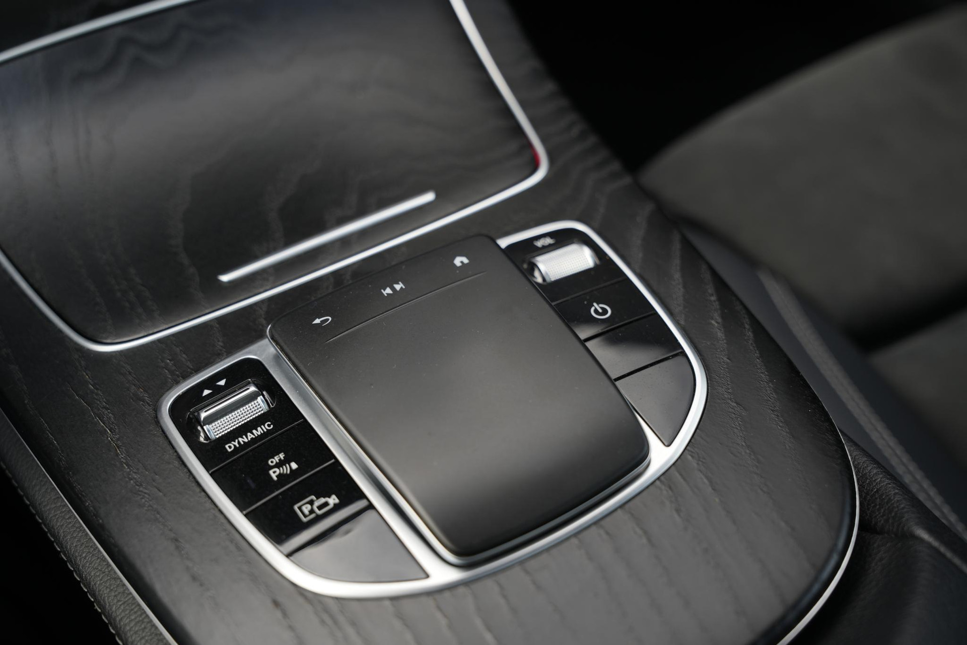 Mercedes-Benz E-Klasse 300 e AMG Line 2021 SELENITE GRAY - METALLIC FINISH (992U) 24
