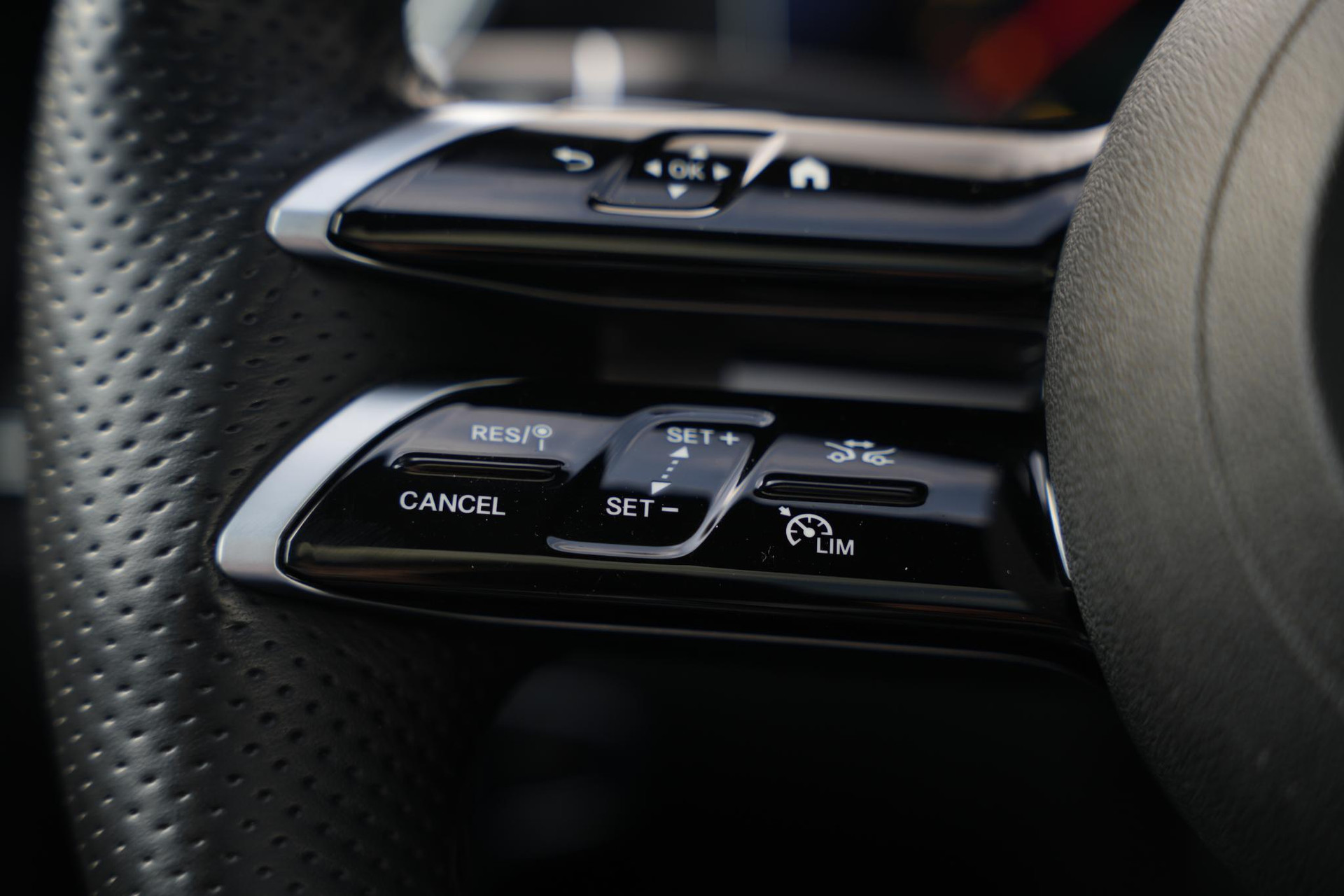 Mercedes-Benz E-Klasse 300 e AMG Line 2021 SELENITE GRAY - METALLIC FINISH (992U) 25