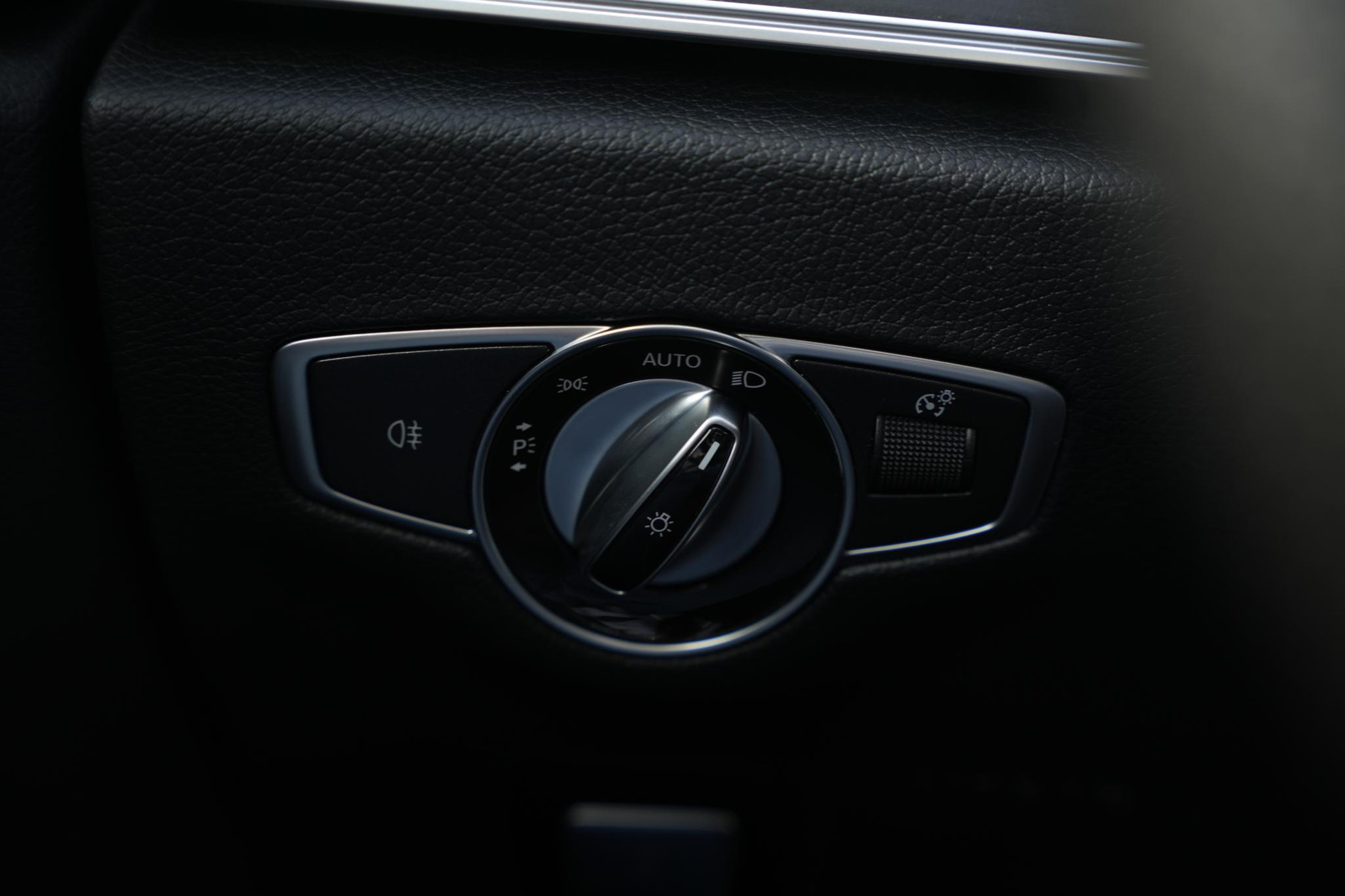 Mercedes-Benz E-Klasse 300 e AMG Line 2021 SELENITE GRAY - METALLIC FINISH (992U) 28