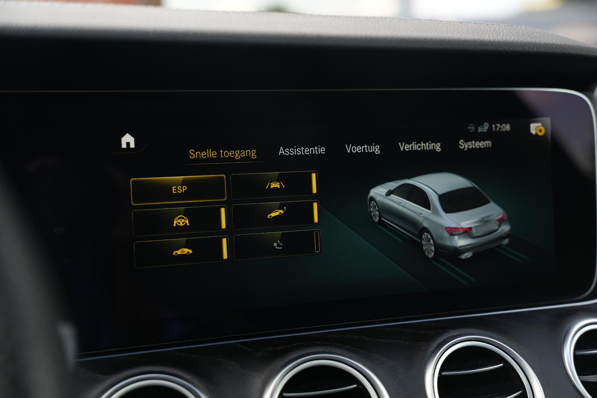 Mercedes-Benz E-Klasse 300 e AMG Line 2021 SELENITE GRAY - METALLIC FINISH (992U) 31