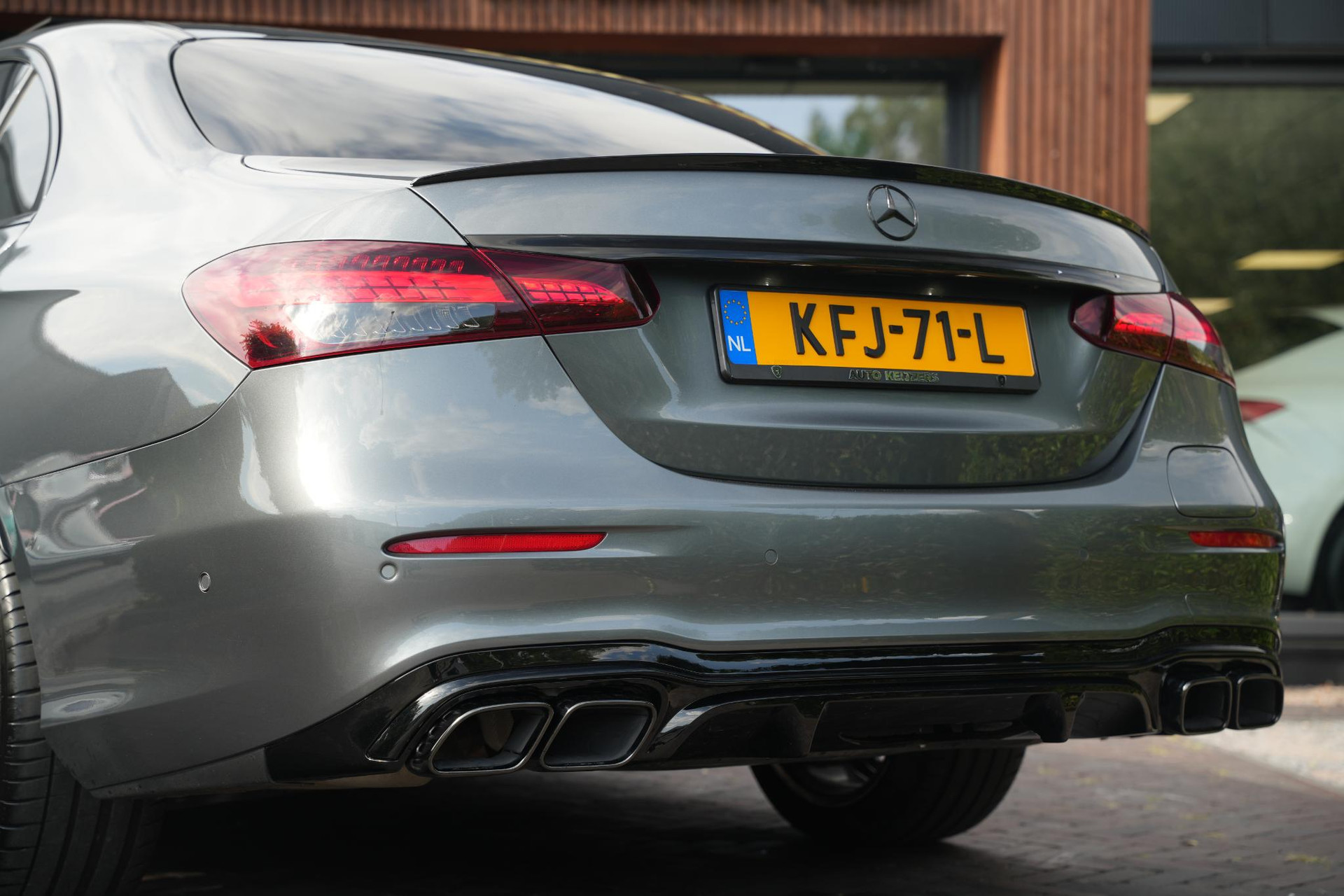 Mercedes-Benz E-Klasse 300 e AMG Line 2021 SELENITE GRAY - METALLIC FINISH (992U) 34