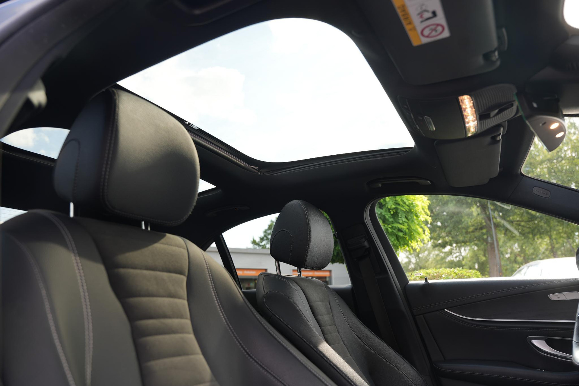 Mercedes-Benz E-Klasse 300 e AMG Line 2021 SELENITE GRAY - METALLIC FINISH (992U) 4