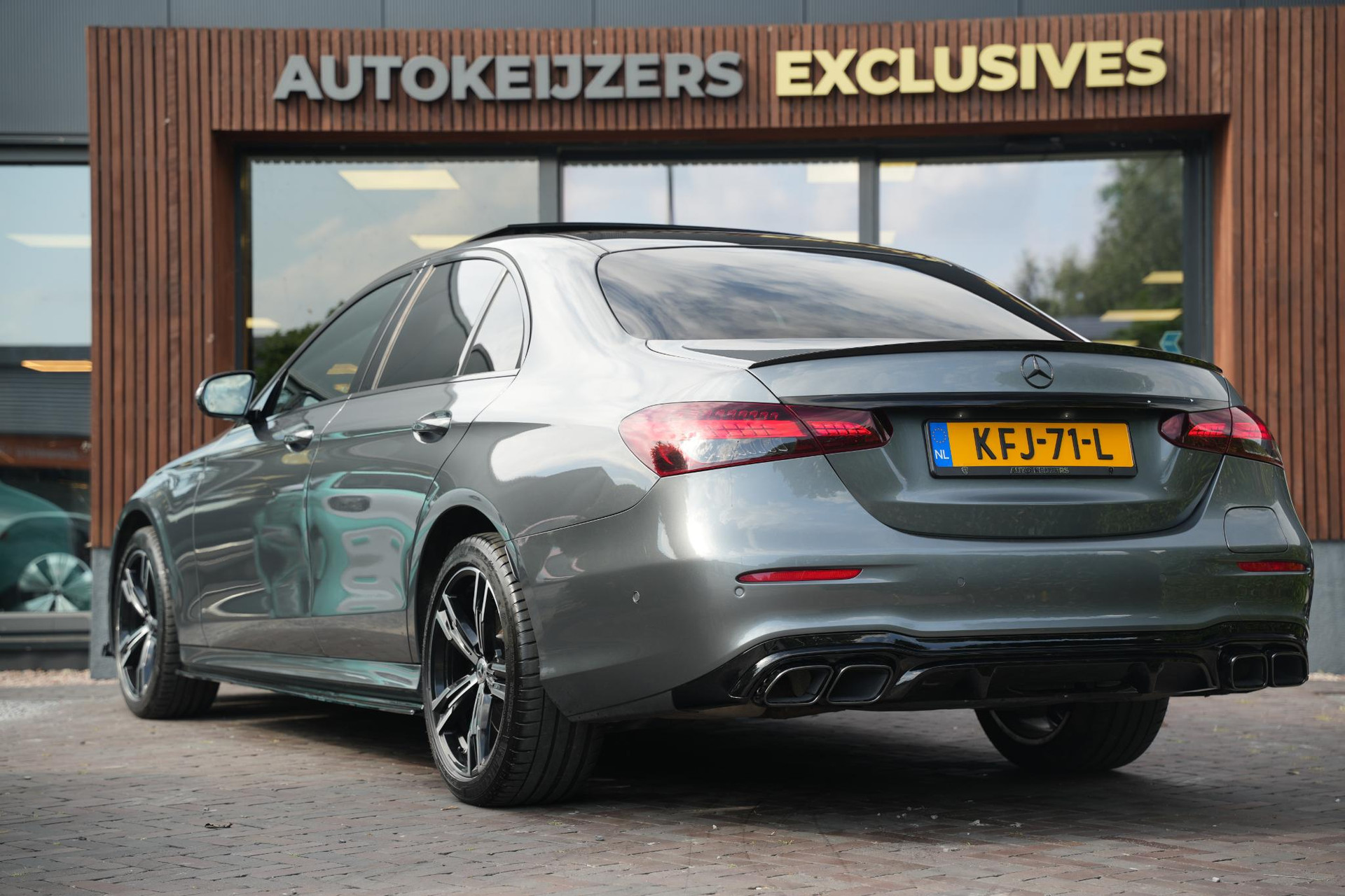 Mercedes-Benz E-Klasse 300 e AMG Line 2021 SELENITE GRAY - METALLIC FINISH (992U) 7