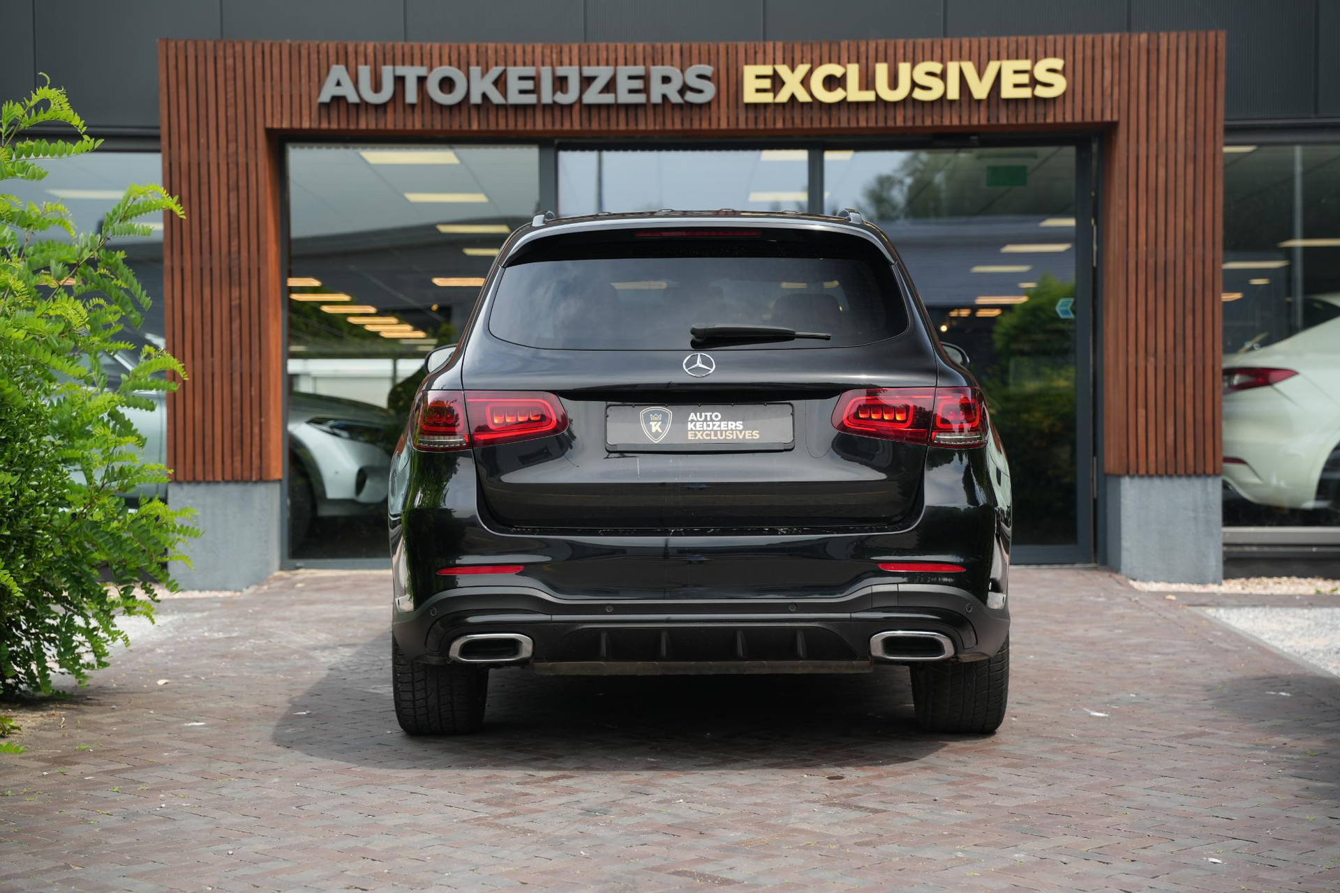 Mercedes-Benz GLC 200 4MATIC AMG Line 2021 Obsidian black - metallic finish (197U) 11