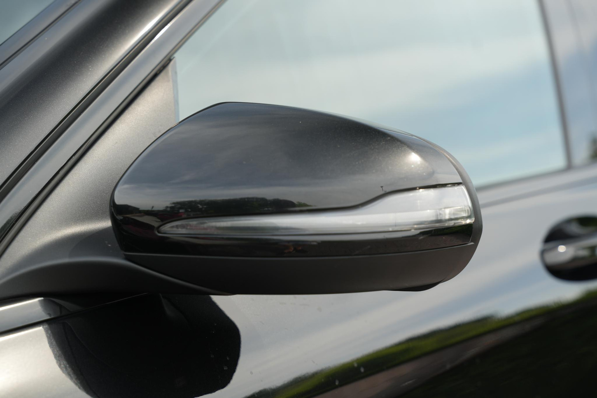 Mercedes-Benz GLC 200 4MATIC AMG Line 2021 Obsidian black - metallic finish (197U) 16