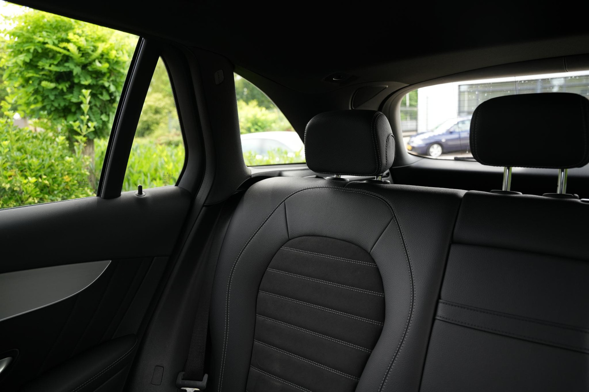 Mercedes-Benz GLC 200 4MATIC AMG Line 2021 Obsidian black - metallic finish (197U) 17