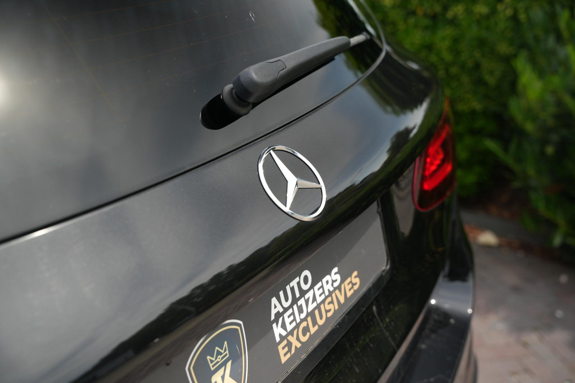 Mercedes-Benz GLC 200 4MATIC AMG Line 2021 Obsidian black - metallic finish (197U) 18