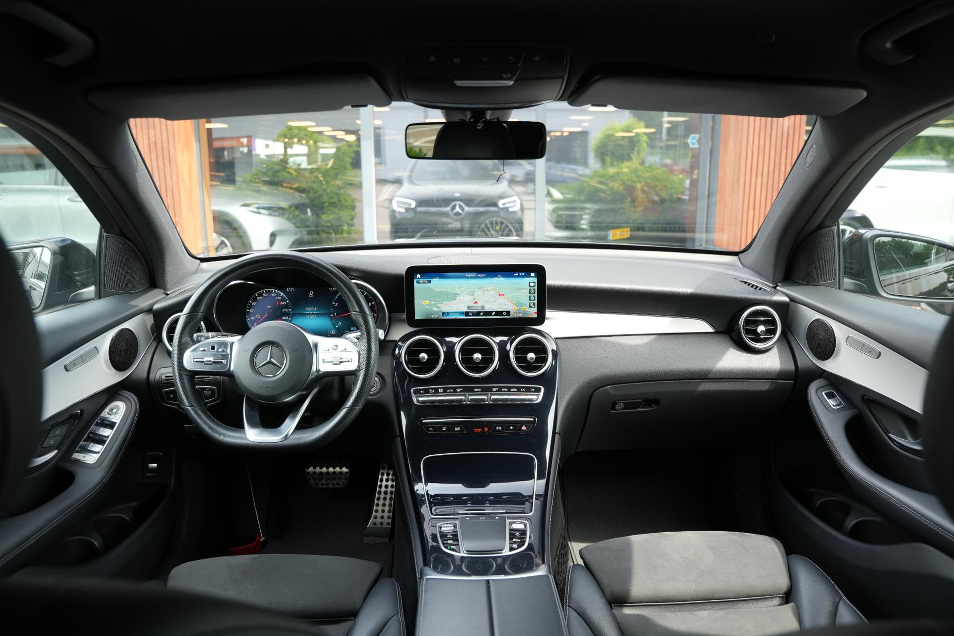 Mercedes-Benz GLC 200 4MATIC AMG Line 2021 Obsidian black - metallic finish (197U) 2