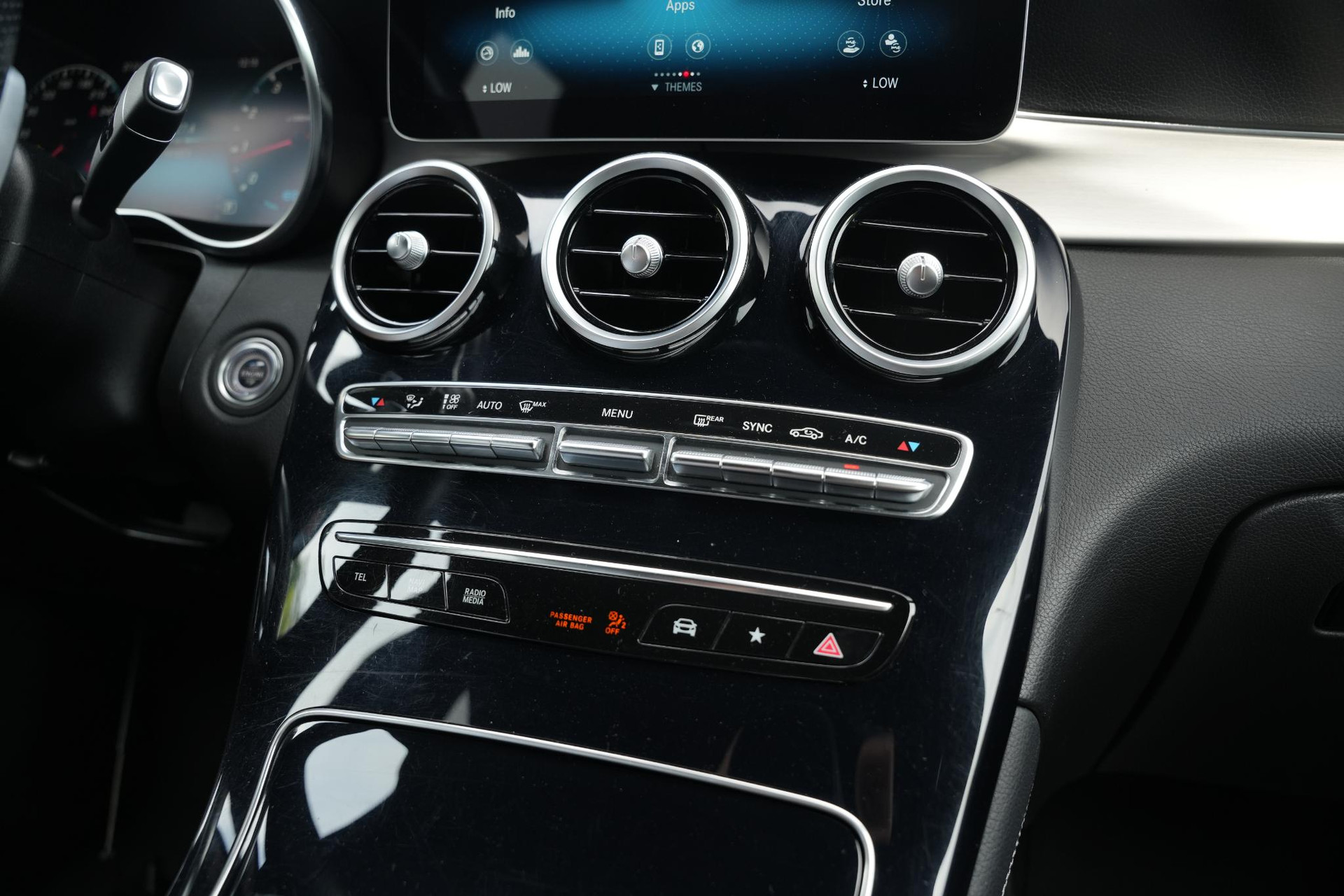 Mercedes-Benz GLC 200 4MATIC AMG Line 2021 Obsidian black - metallic finish (197U) 26