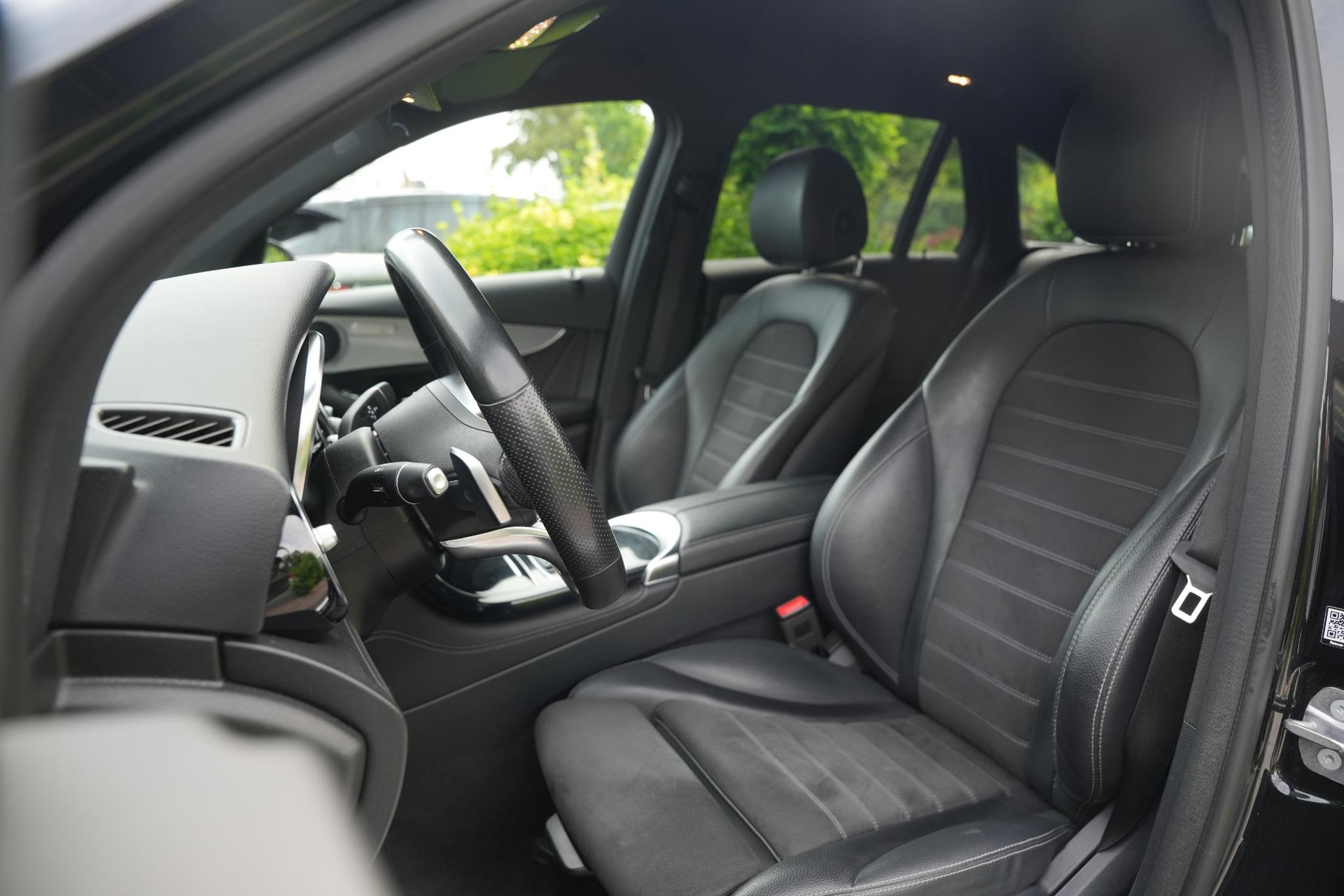 Mercedes-Benz GLC 200 4MATIC AMG Line 2021 Obsidian black - metallic finish (197U) 4