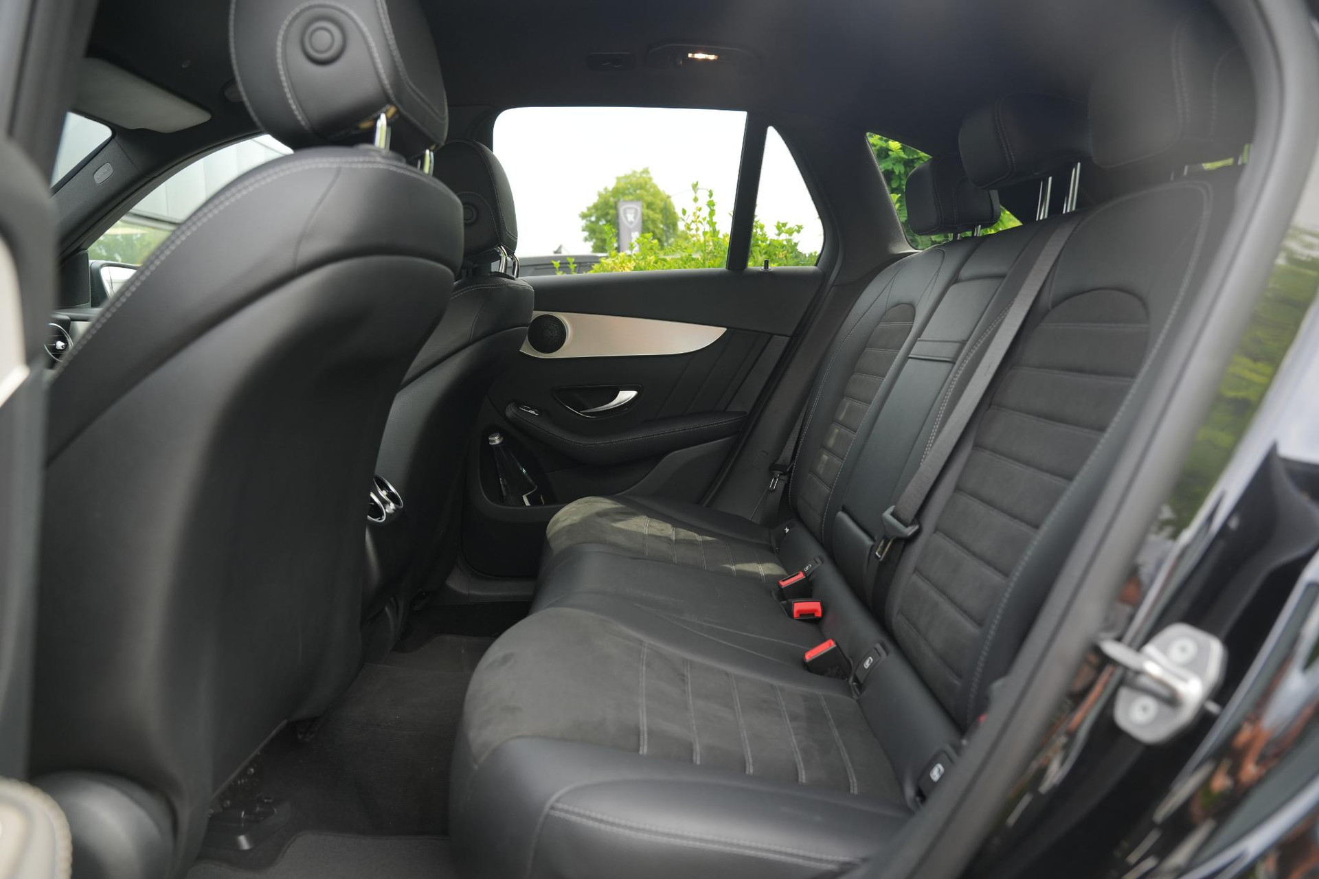 Mercedes-Benz GLC 200 4MATIC AMG Line 2021 Obsidian black - metallic finish (197U) 6
