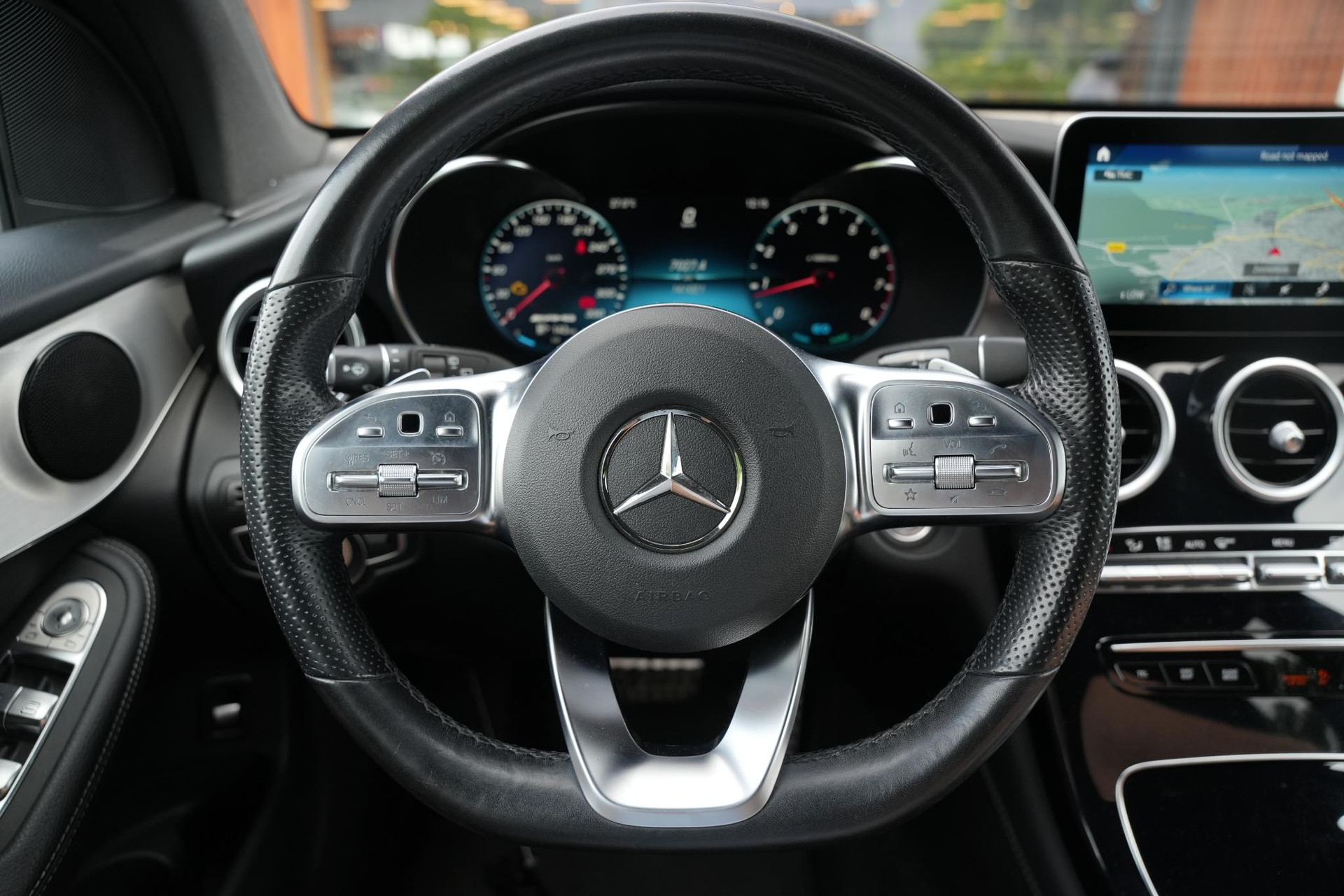 Mercedes-Benz GLC 200 4MATIC AMG Line 2021 Obsidian black - metallic finish (197U) 8