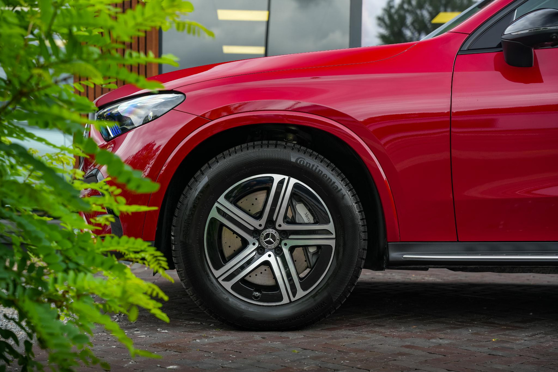 Mercedes-Benz GLC Coupé 400e 4MATIC AMG Line 2026 Patagonia red - Metallic finish (993U) 12