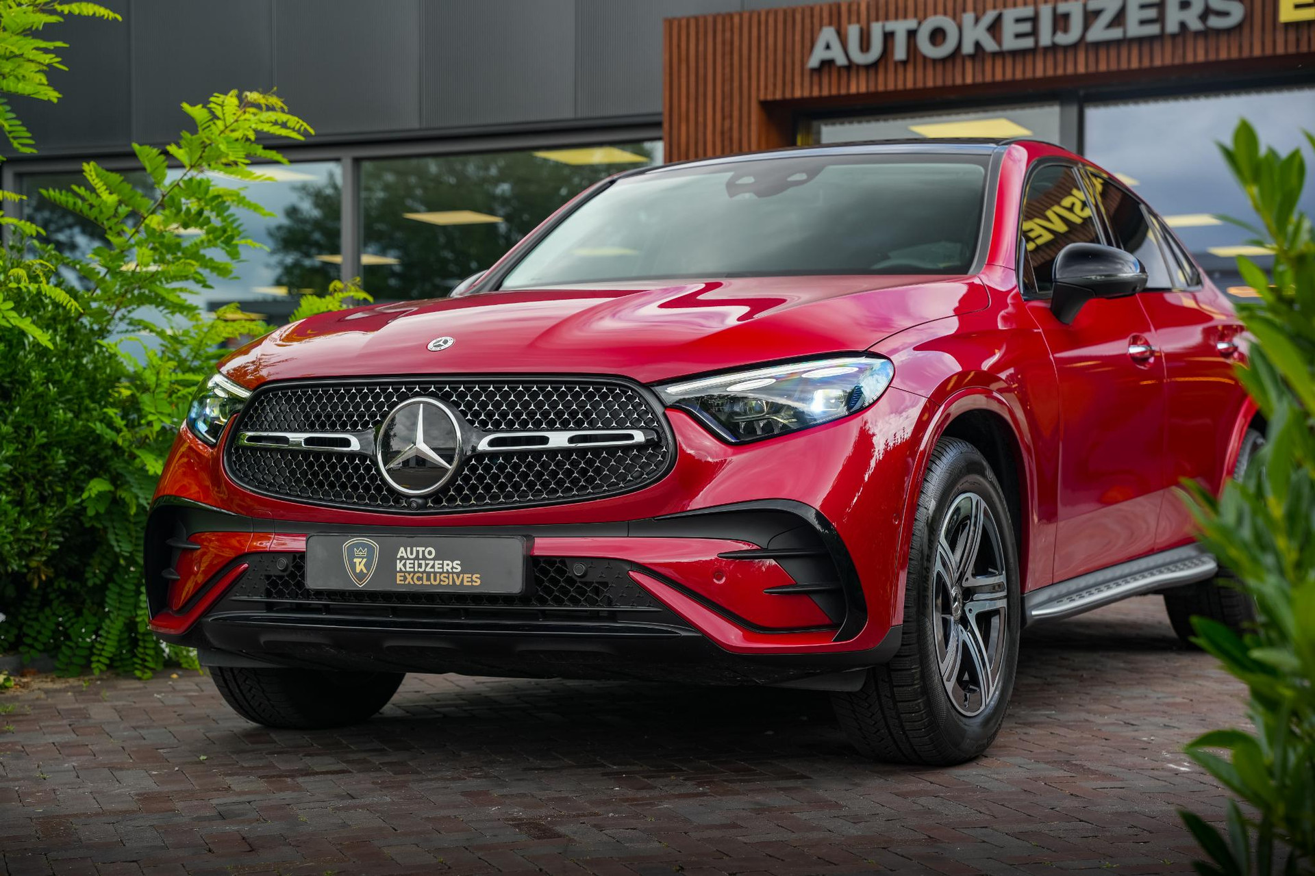 Mercedes-Benz GLC Coupé 400e 4MATIC AMG Line 2026 Patagonia red - Metallic finish (993U) 13