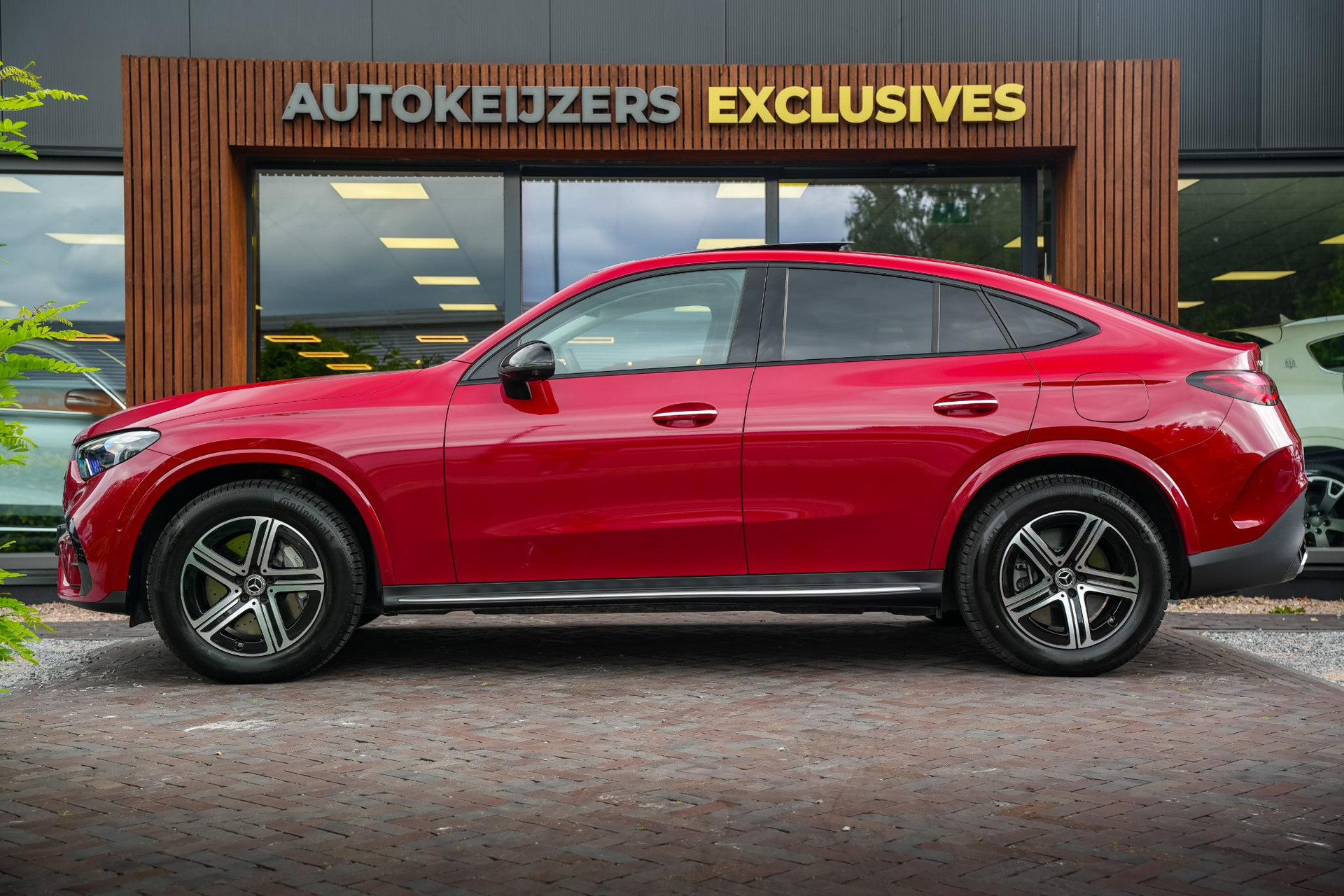 Mercedes-Benz GLC Coupé 400e 4MATIC AMG Line 2026 Patagonia red - Metallic finish (993U) 5
