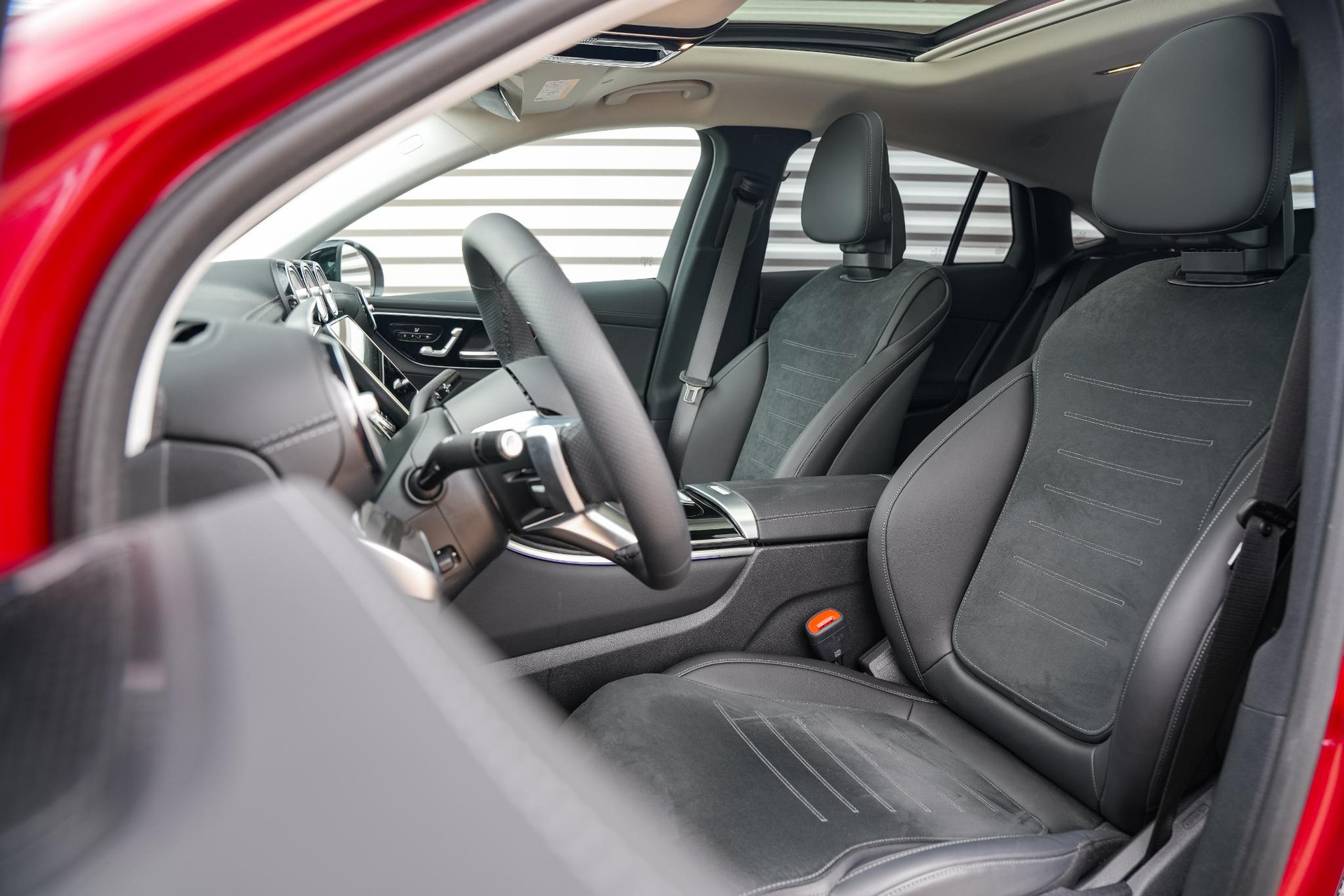 Mercedes-Benz GLC Coupé 400e 4MATIC AMG Line 2026 Patagonia red - Metallic finish (993U) 8
