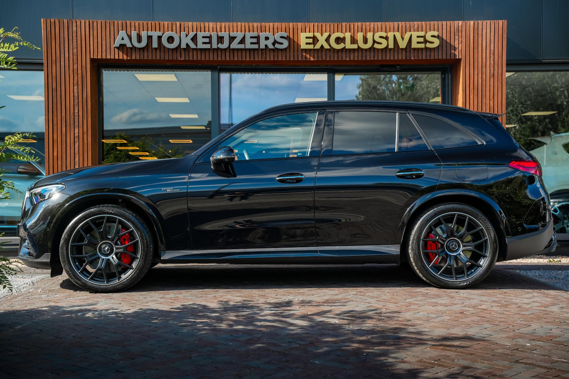 Mercedes-Benz GLC GLC 63 S AMG 2024 Obsidian black - metallic finish (197U) 5
